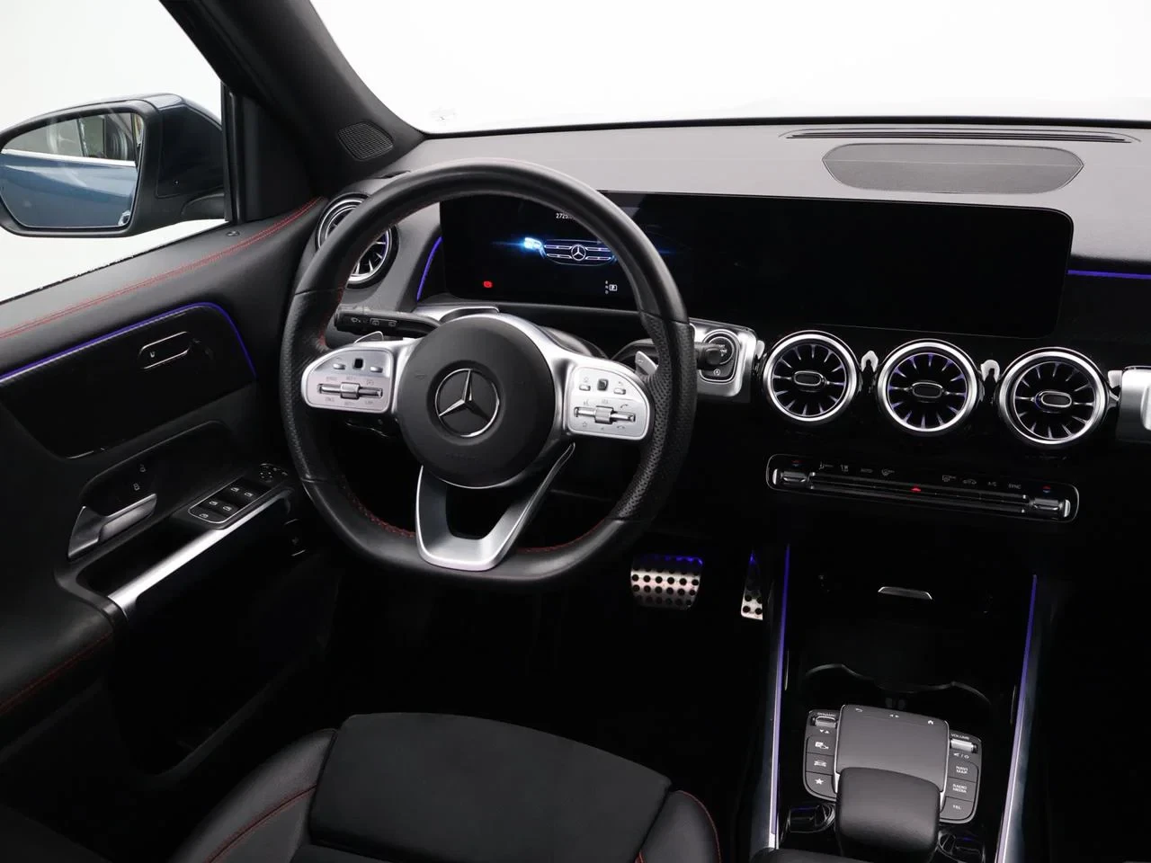 Mercedes-Benz-GLB-image-19