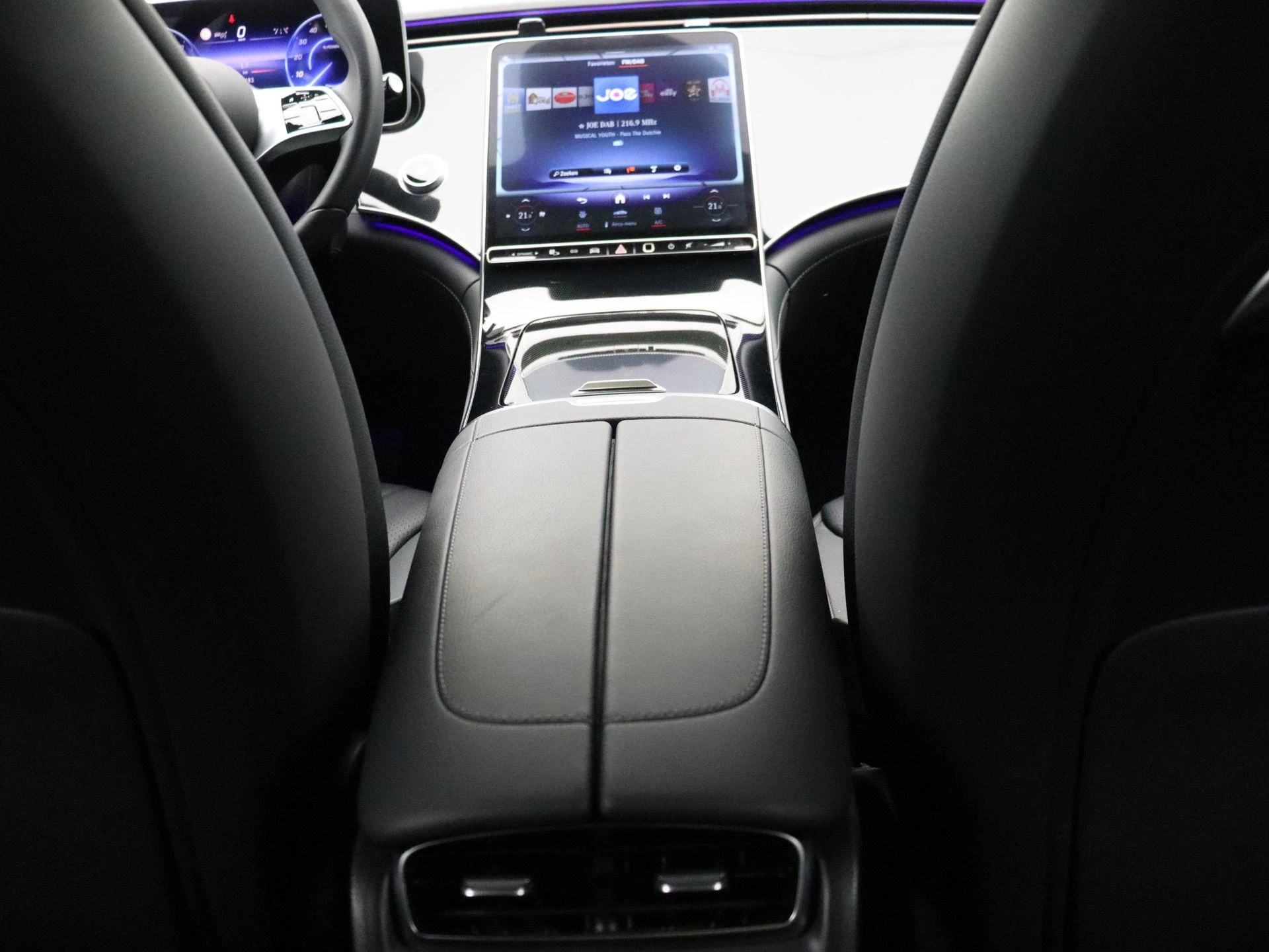 Mercedes-Benz-EQE-image-15