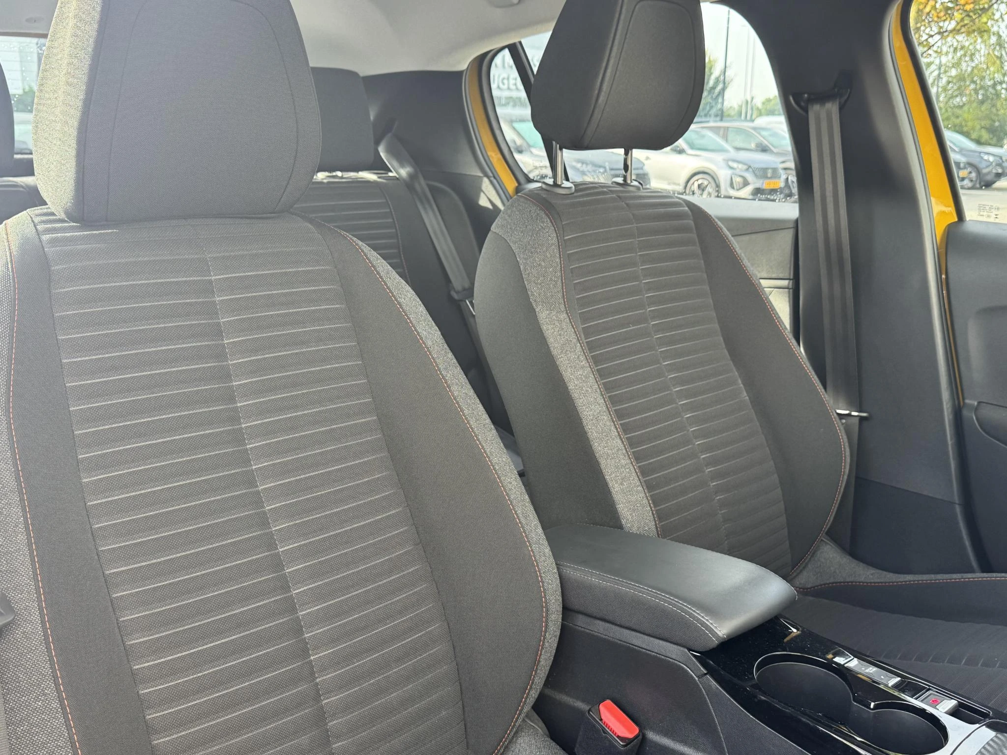 Peugeot-e-208-image-24