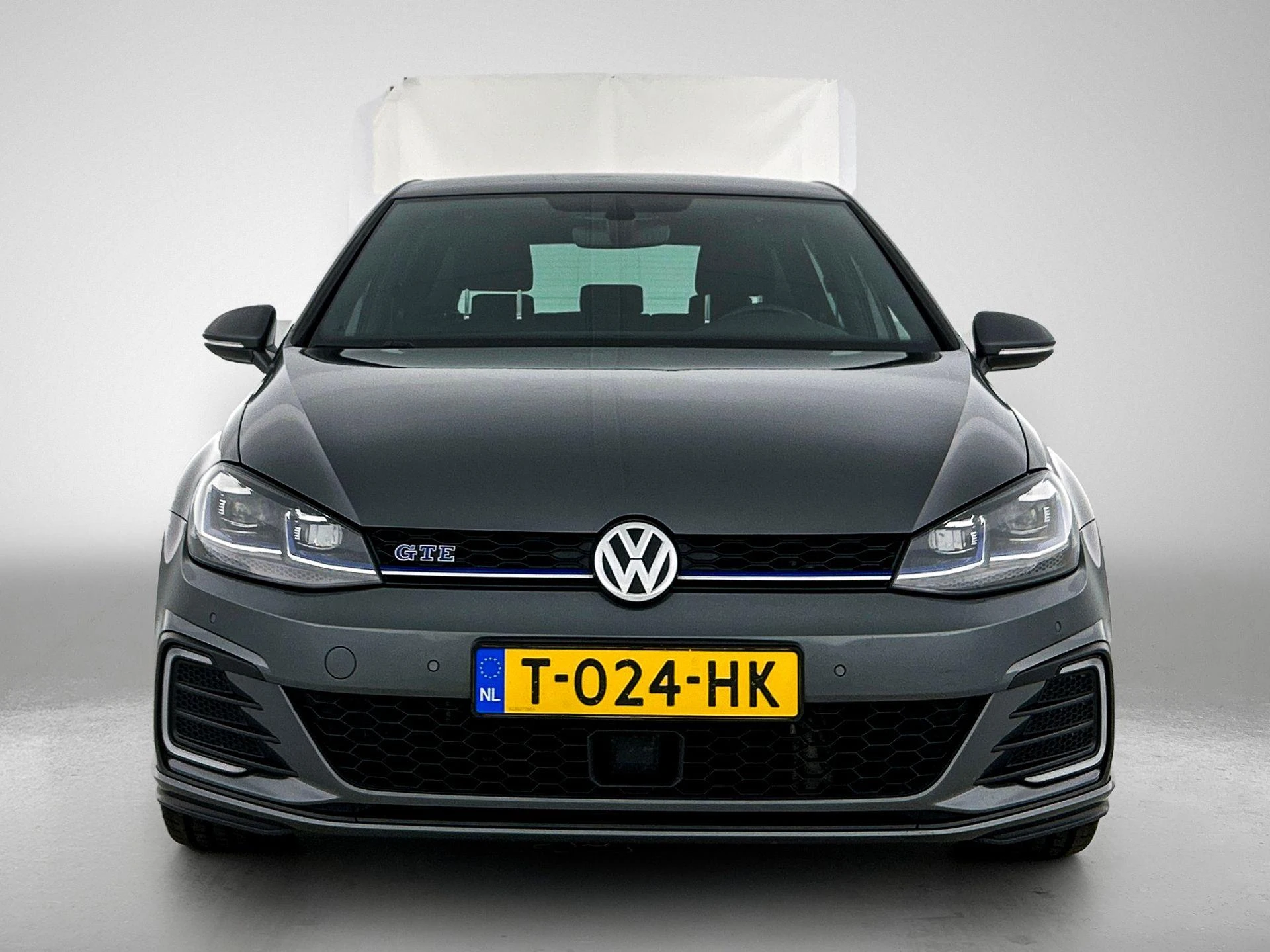 Volkswagen-Golf-image-4