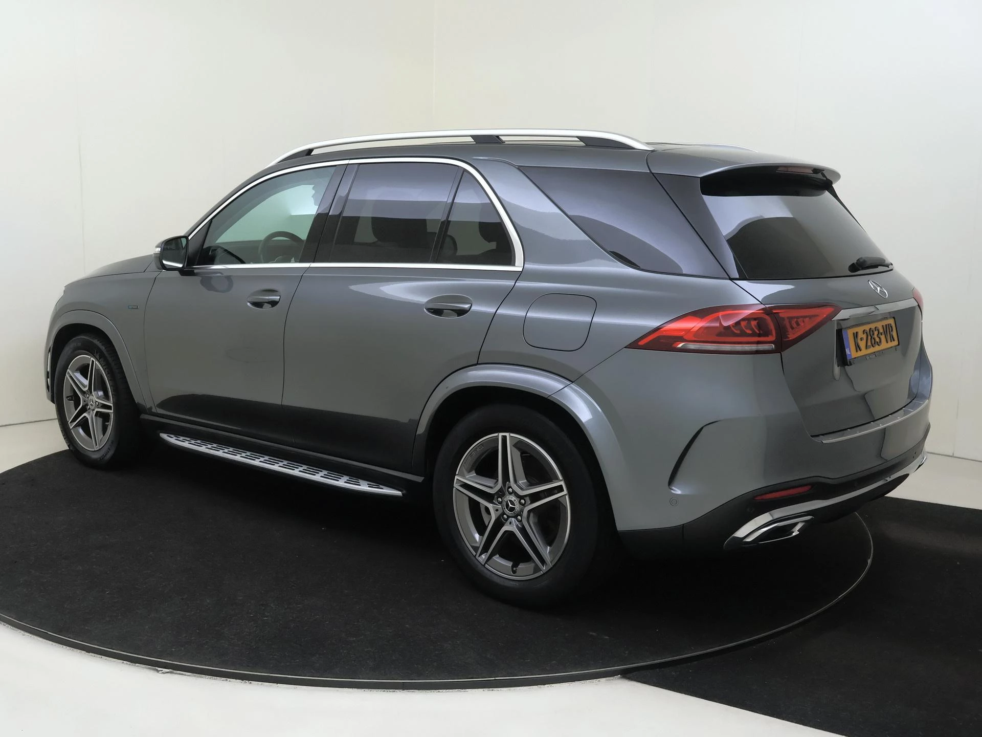 Mercedes-Benz-GLE-image-2