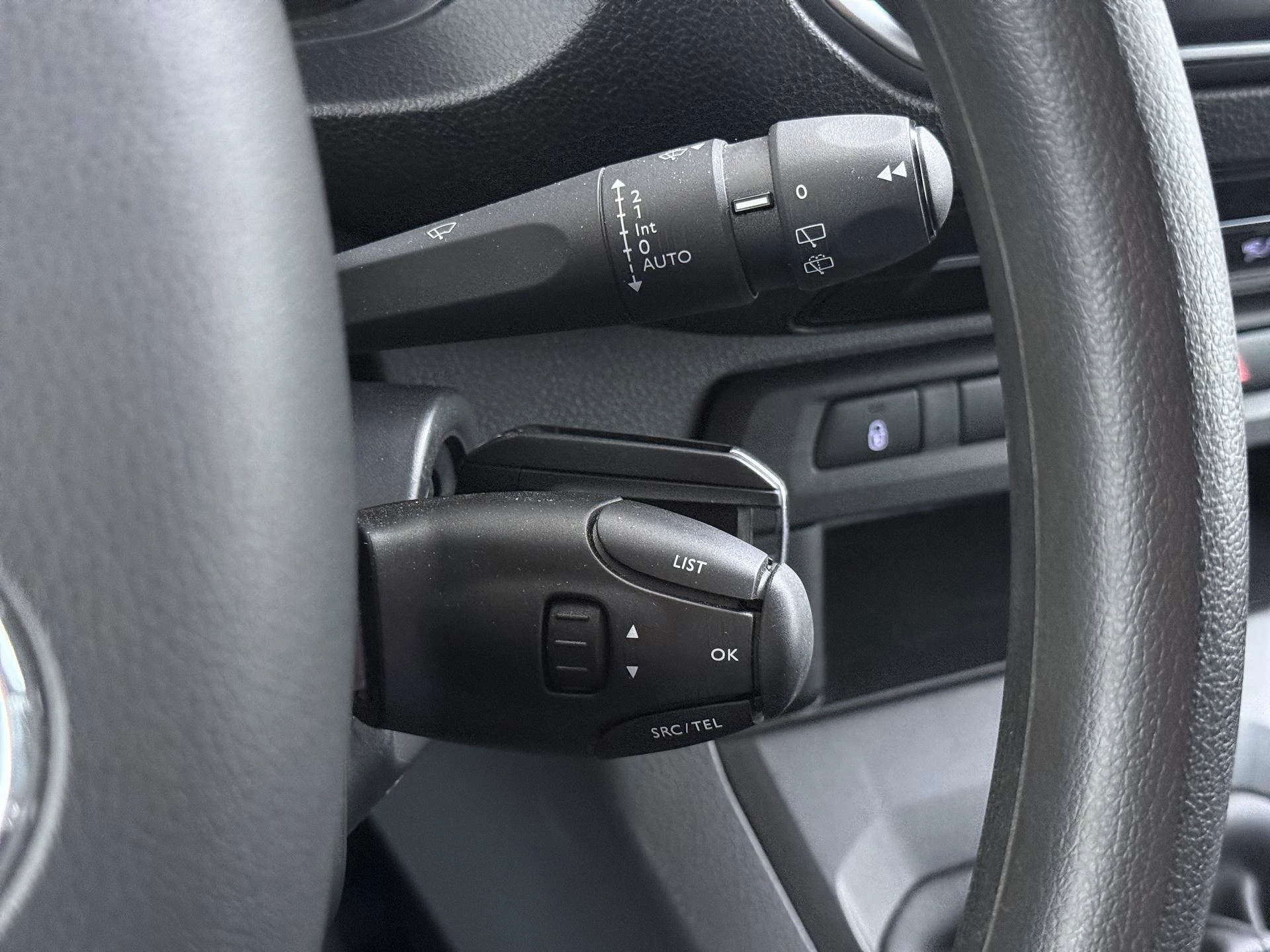 Opel-Vivaro-image-18