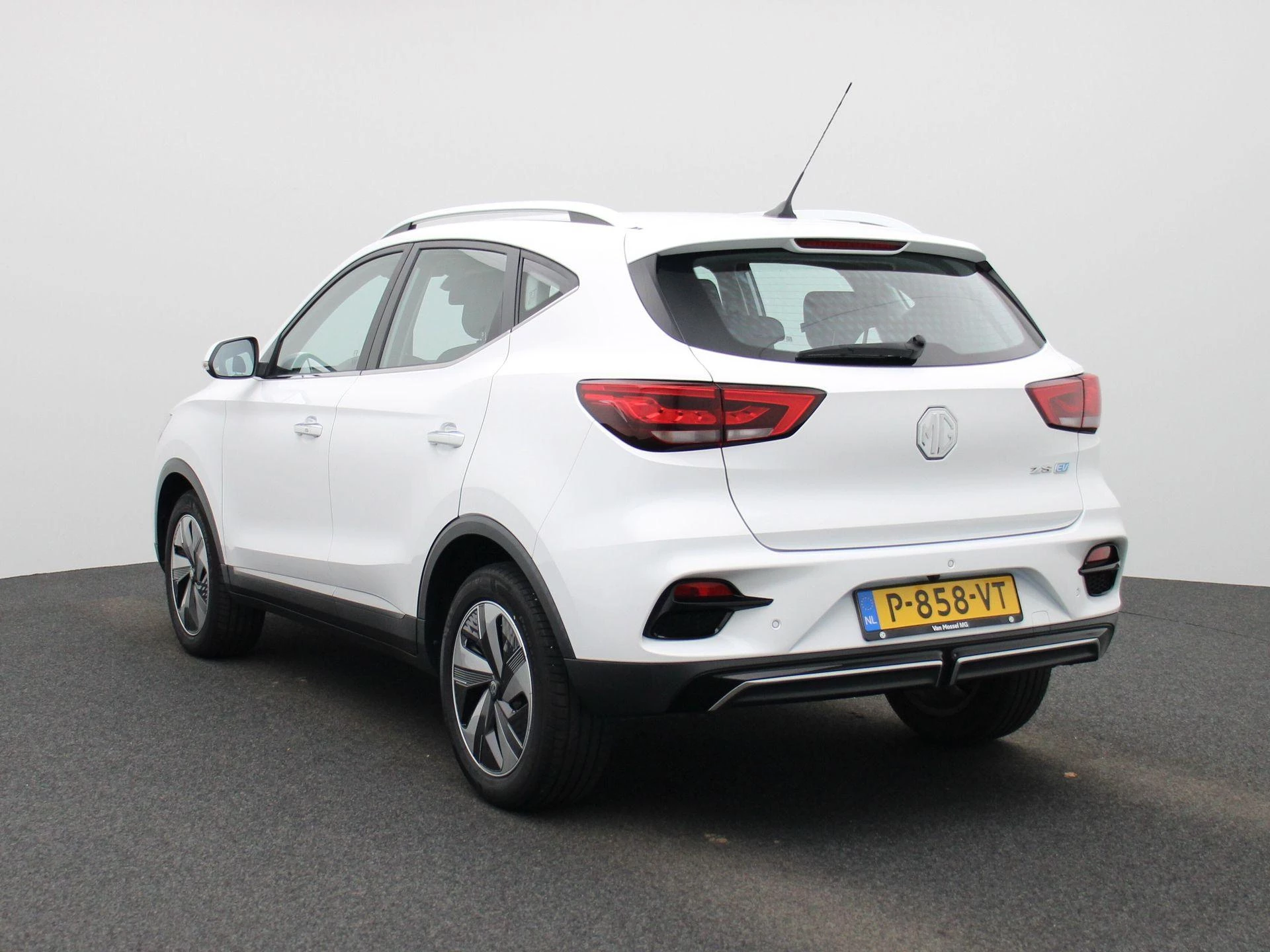MG-ZS EV-image-1