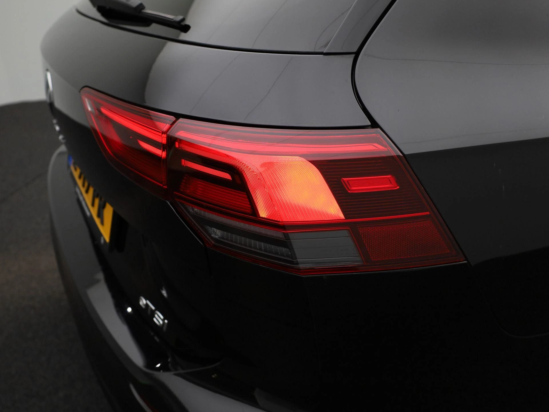 Volkswagen-Golf-image-39