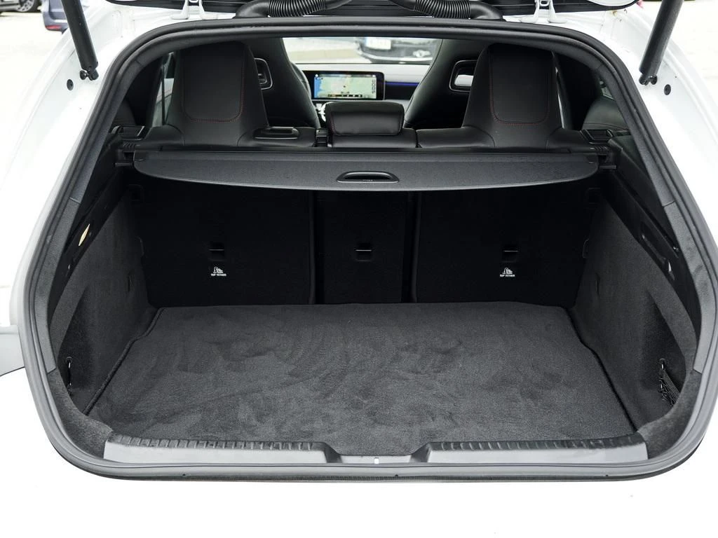 Mercedes-Benz-CLA 200-image-16