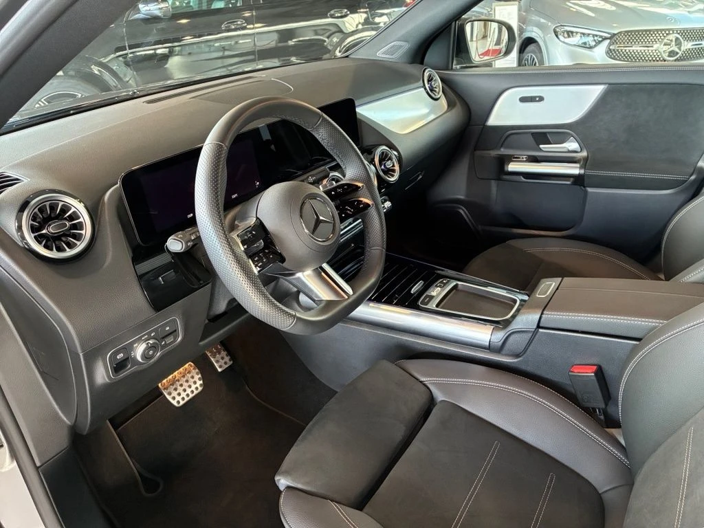 Mercedes-Benz-GLA 200 d-image-8