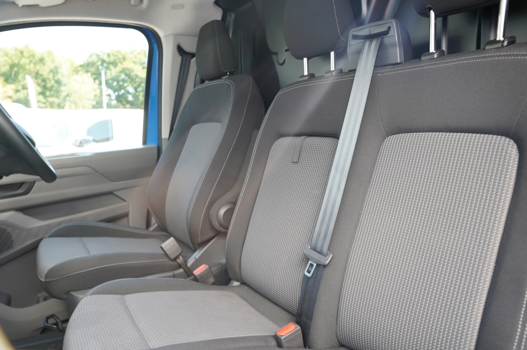 Volkswagen-Transporter-image-24