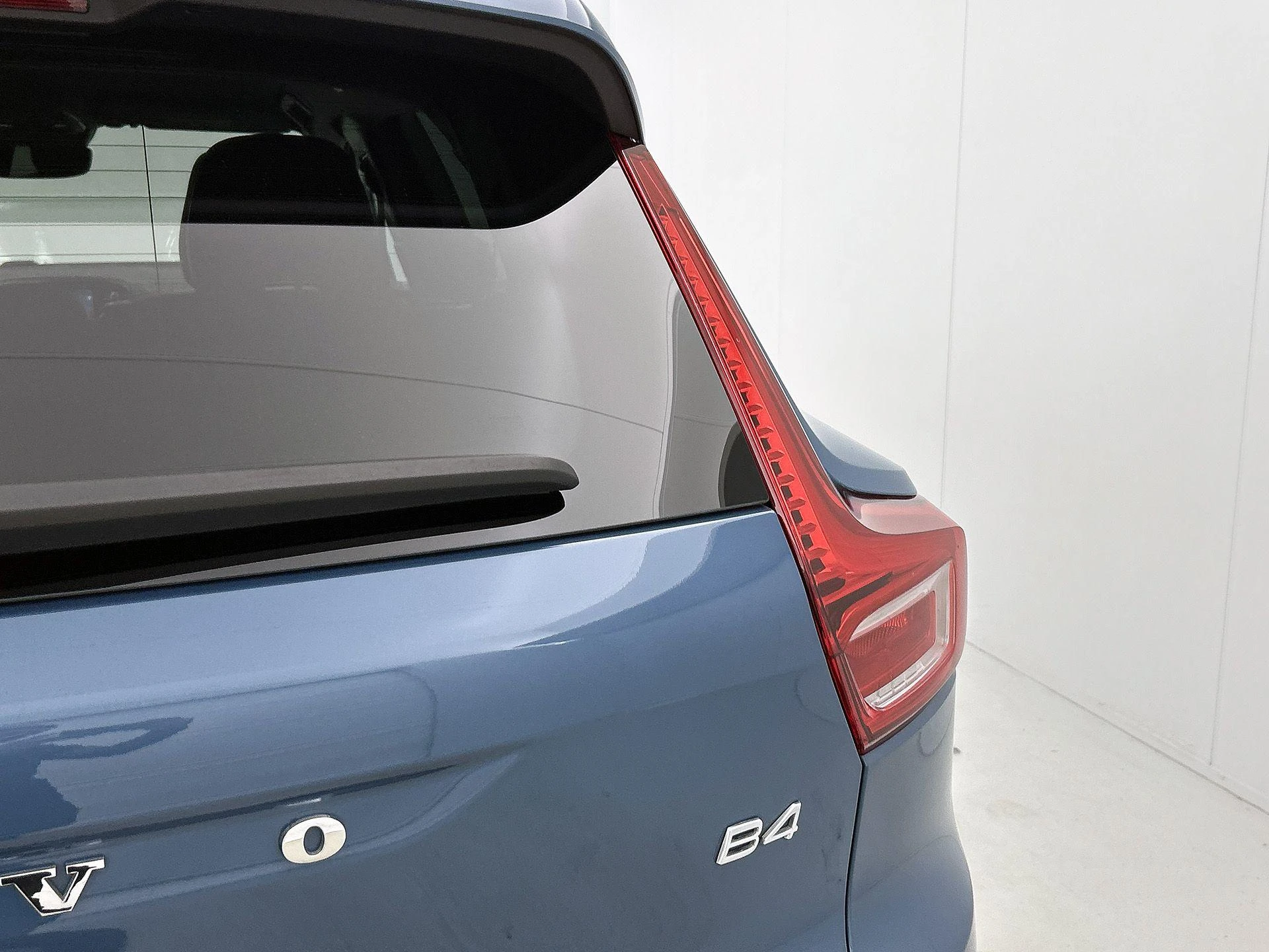 Volvo XC40 2.0 B4 Plus Dark