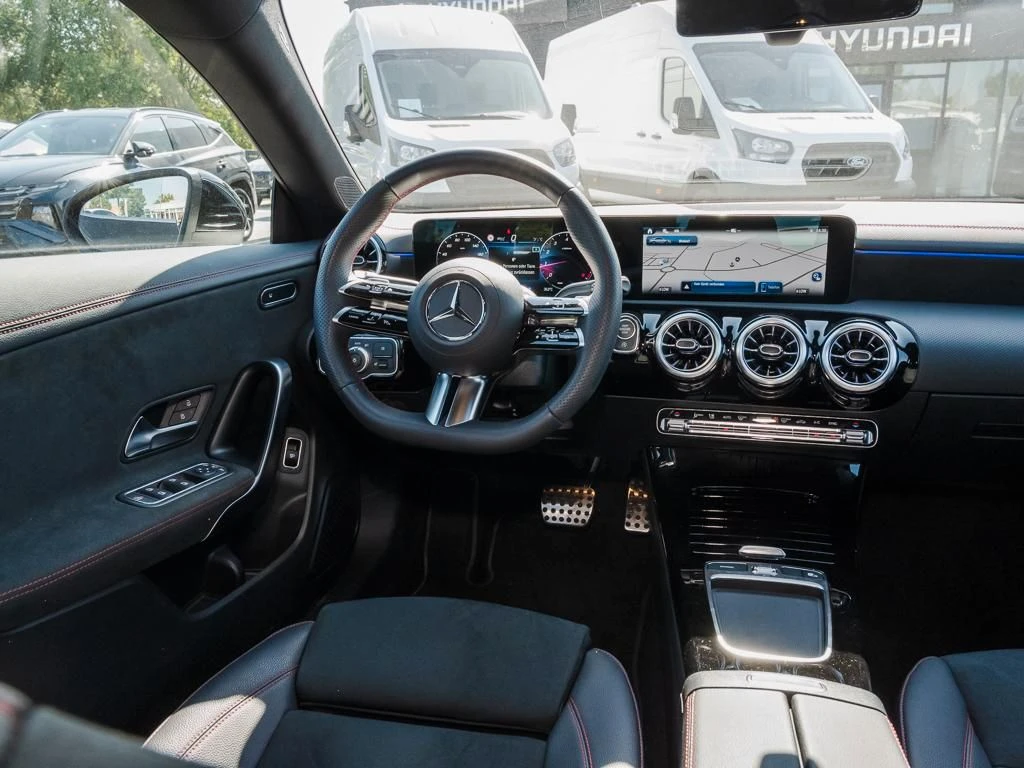 Mercedes-Benz-CLA 200-image-9