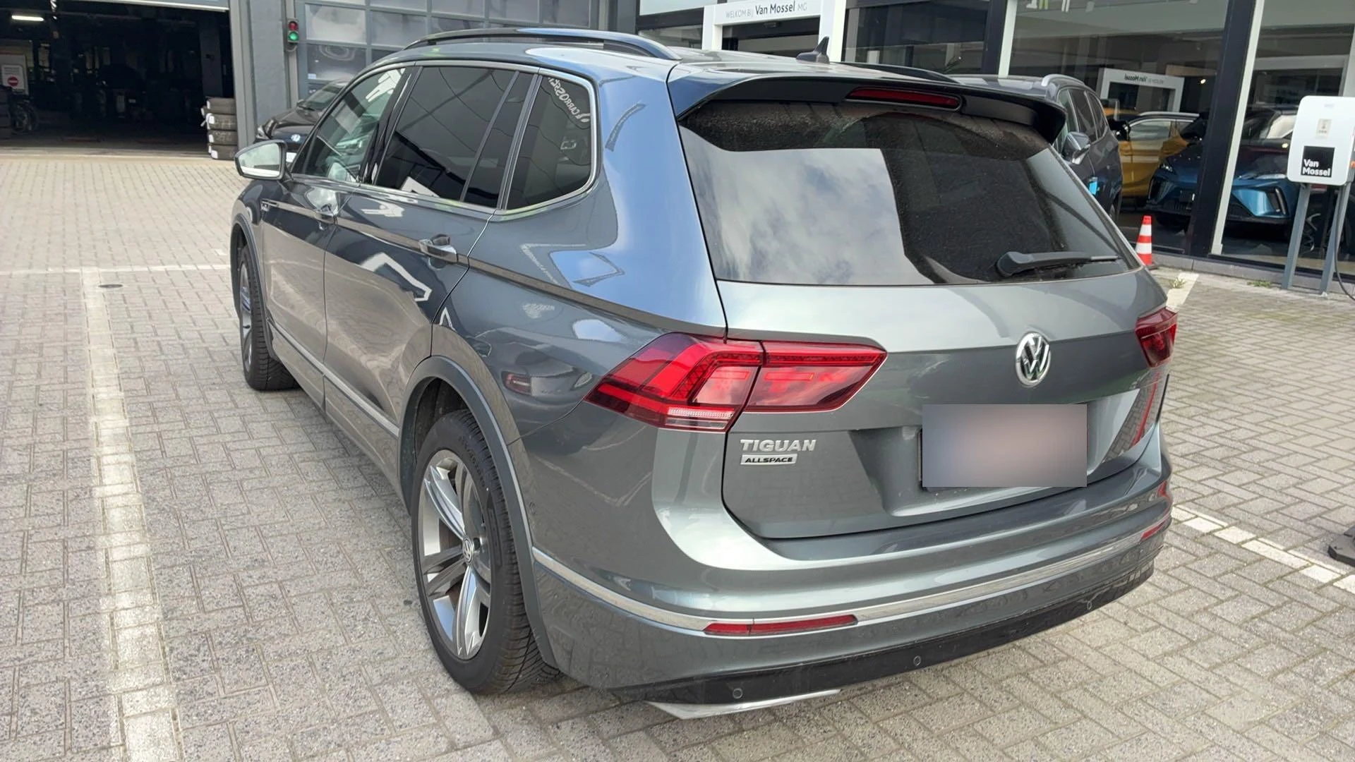Volkswagen-Tiguan Allspace-image-1