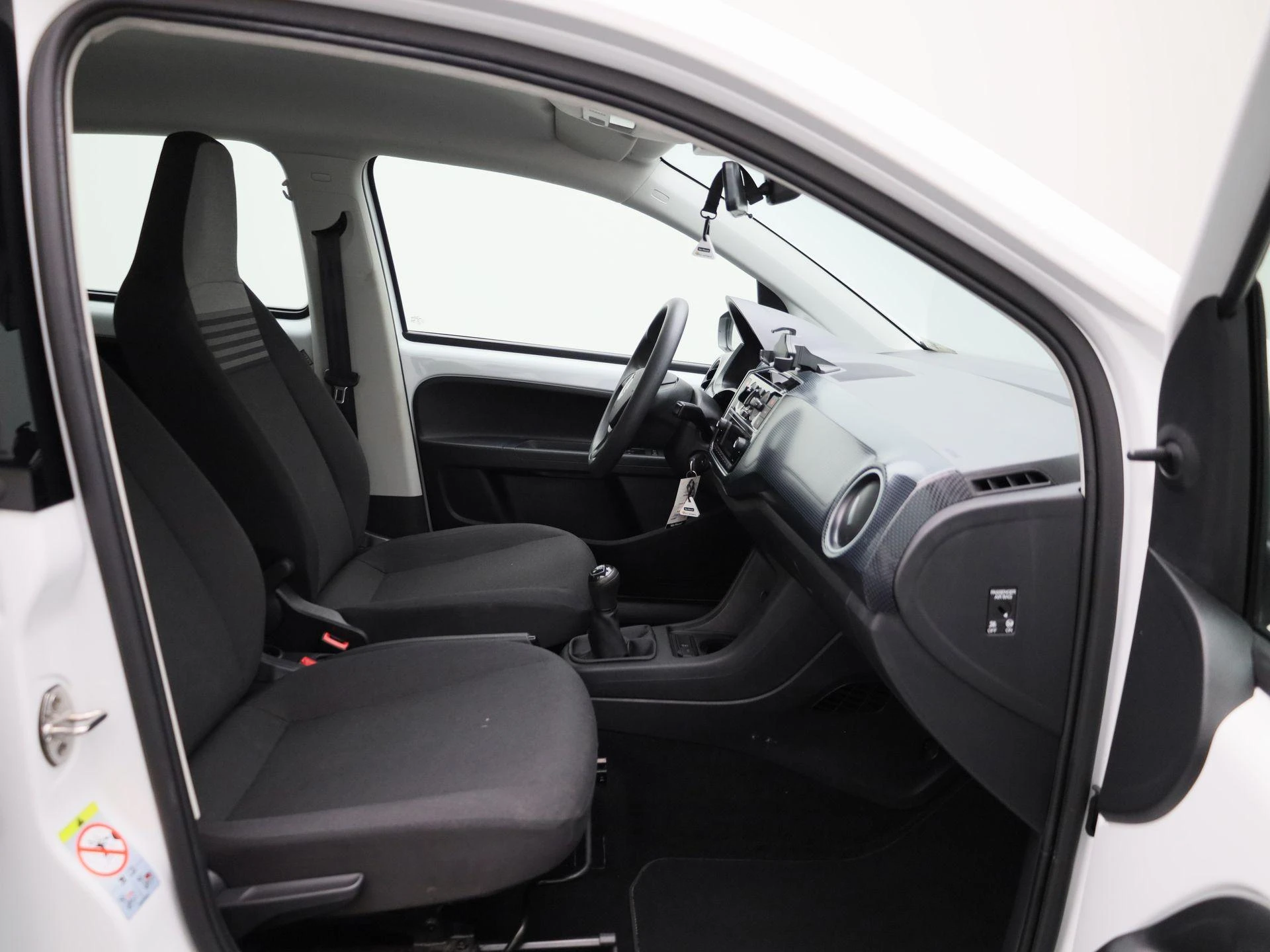 Volkswagen-up!-image-23