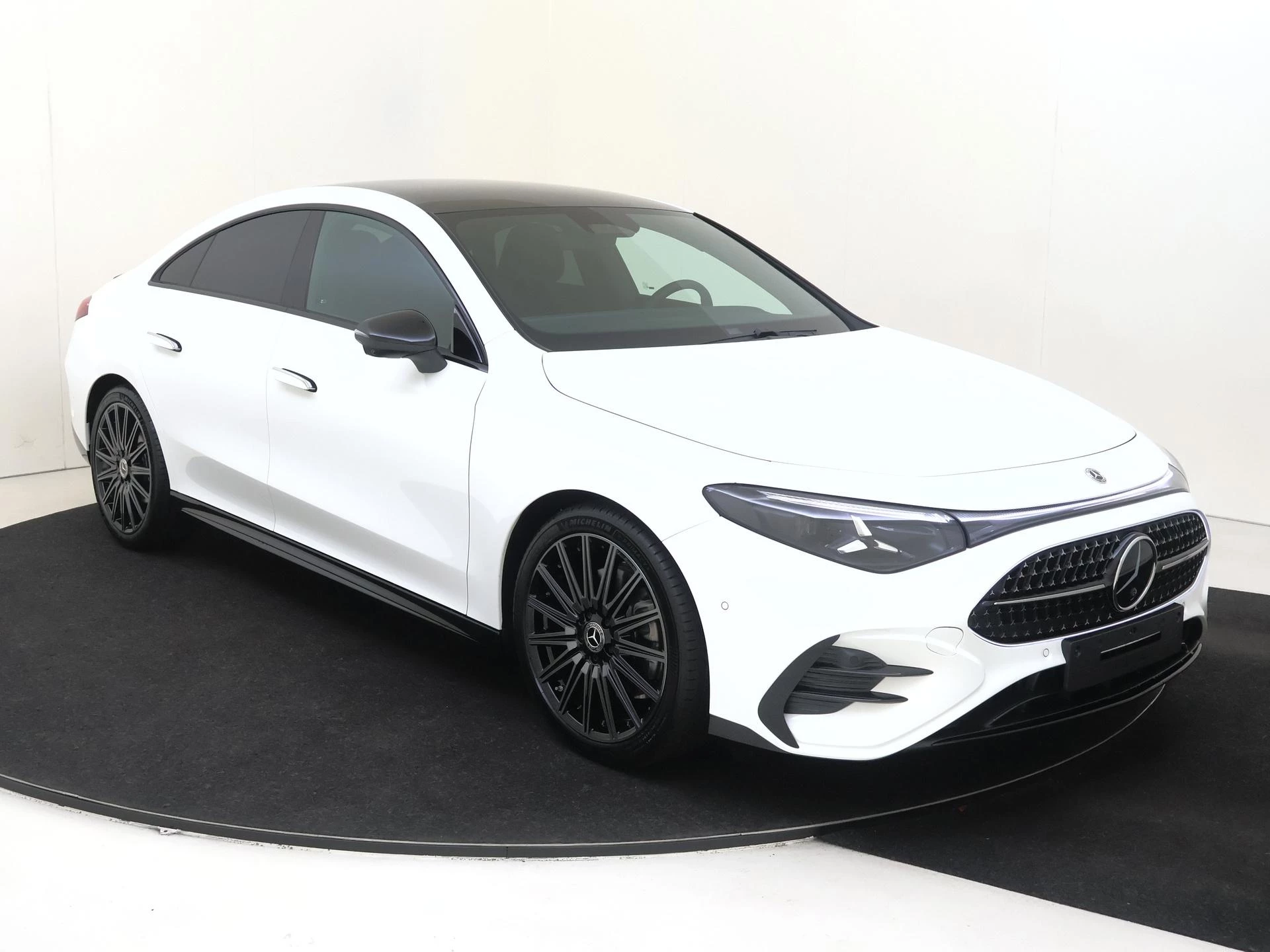Mercedes-Benz CLA 200 AMG Line Plus