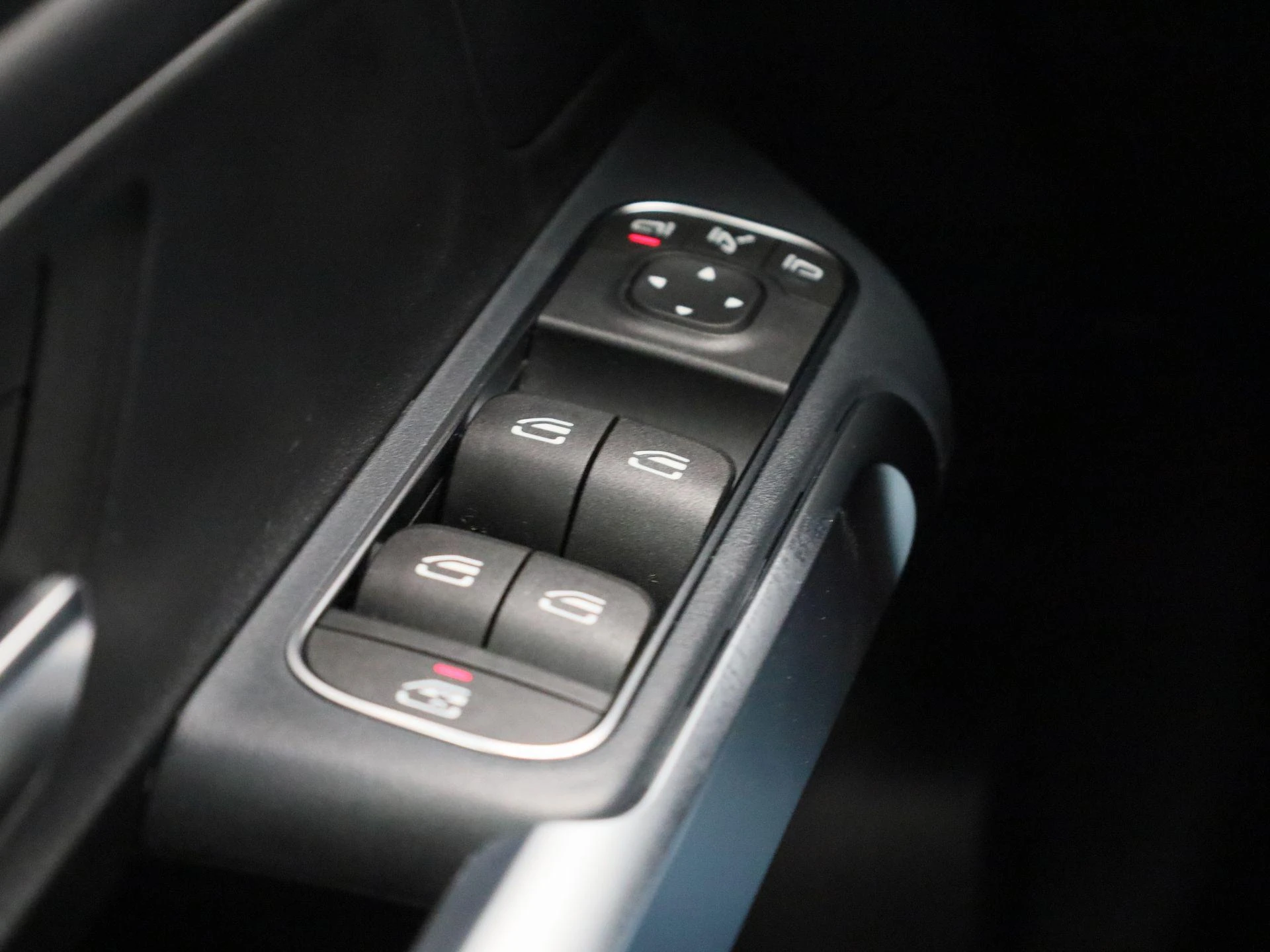 Mercedes-Benz-GLB-image-33