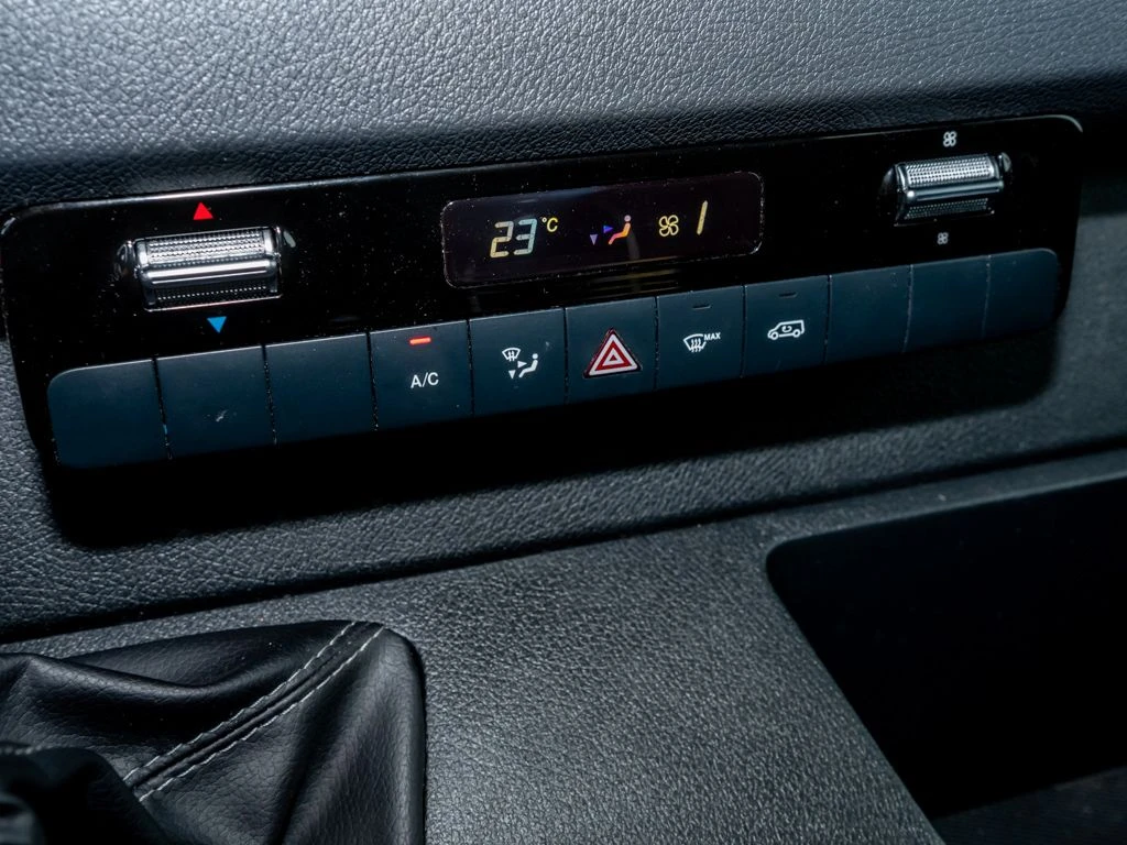 Mercedes-Benz-Sprinter 315-image-13