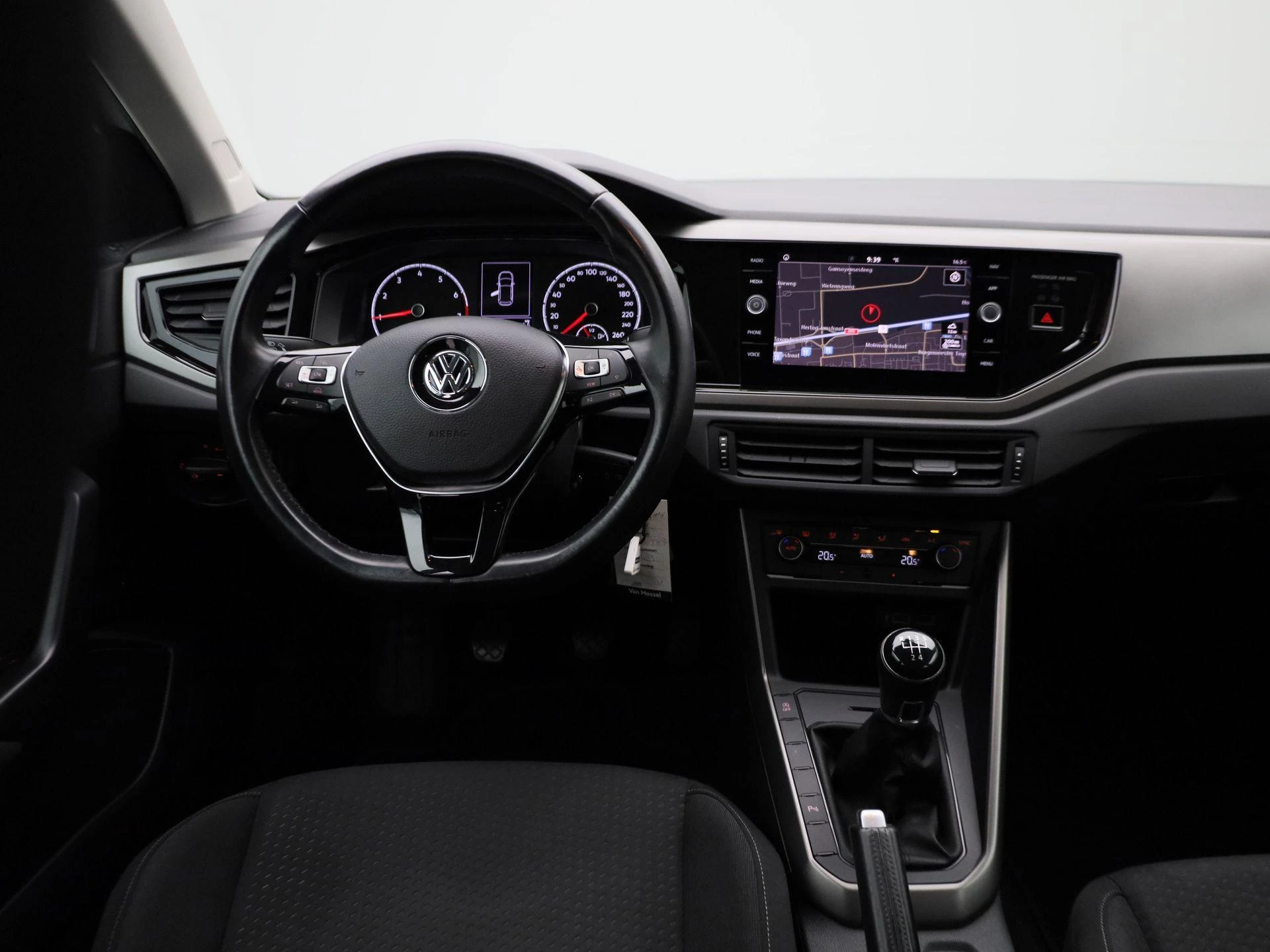 Volkswagen-Polo-image-6