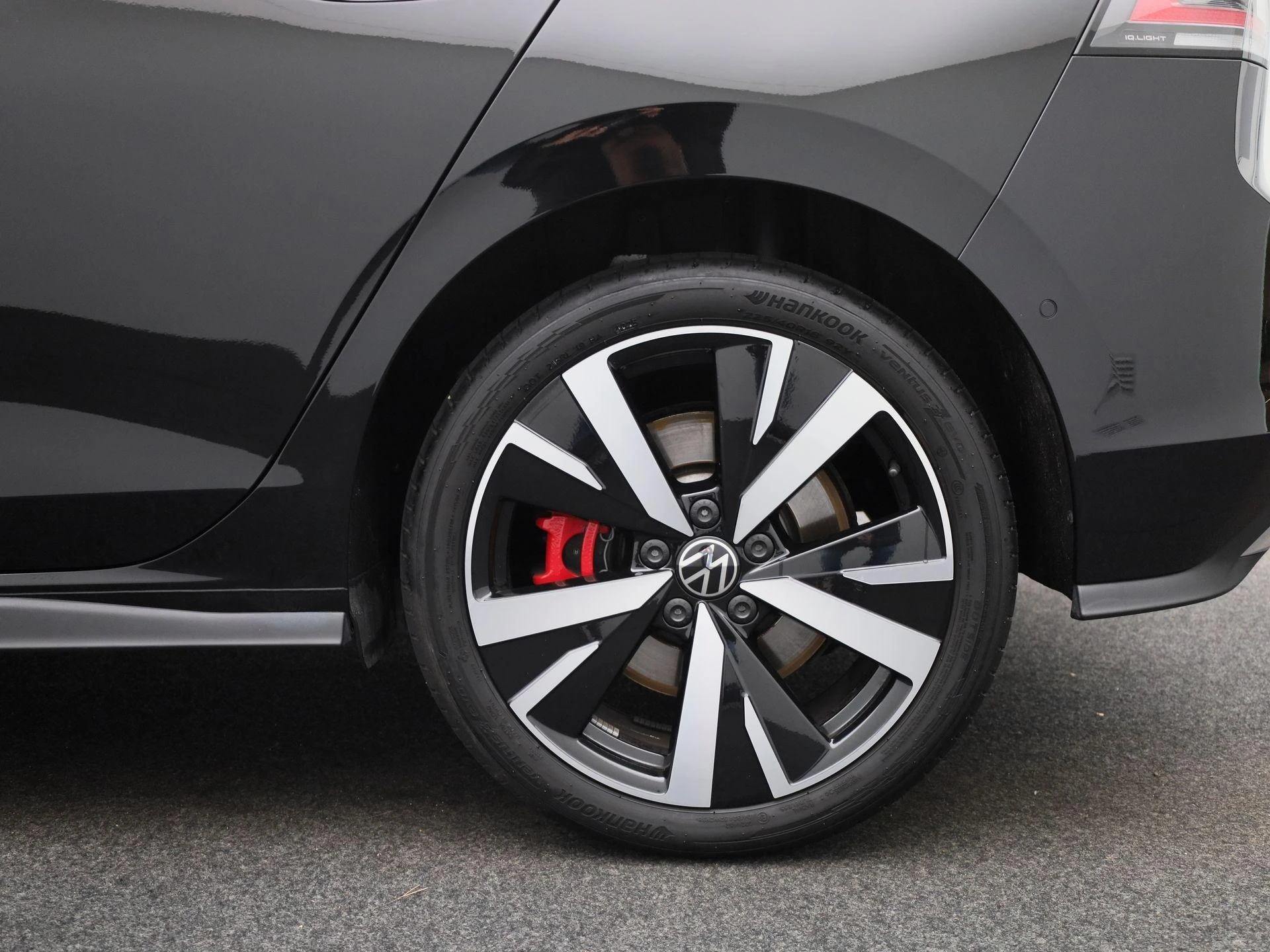 Volkswagen-Golf-image-12