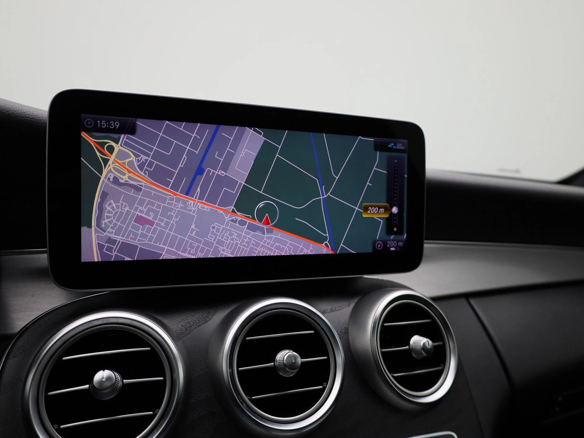 Mercedes-Benz-C-Klasse-image-15