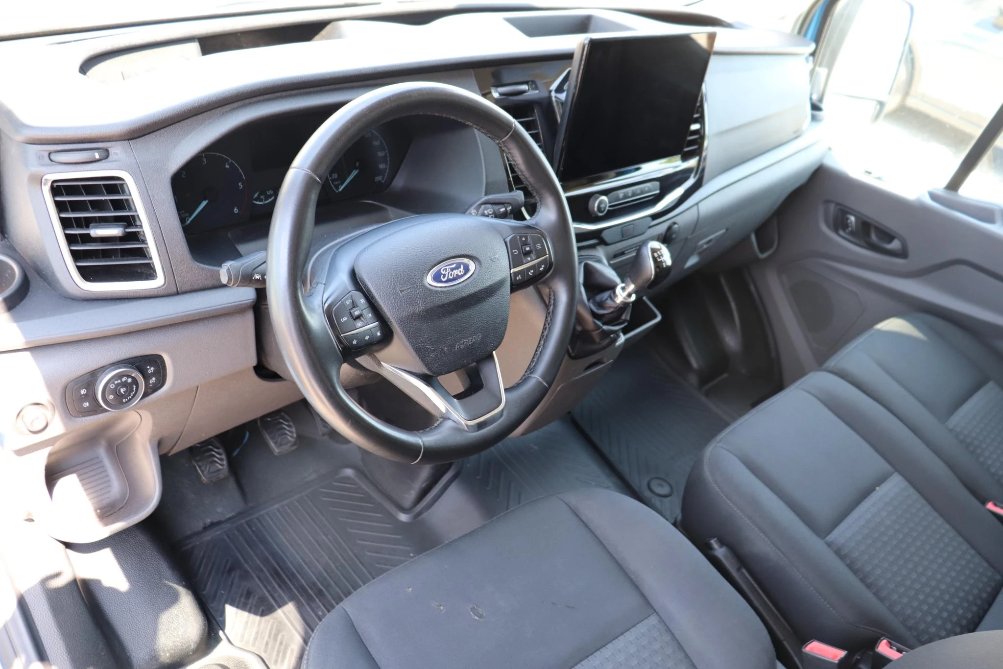 Ford Transit 350L 2.0TD 130pk 96kW M6 RWD Trend