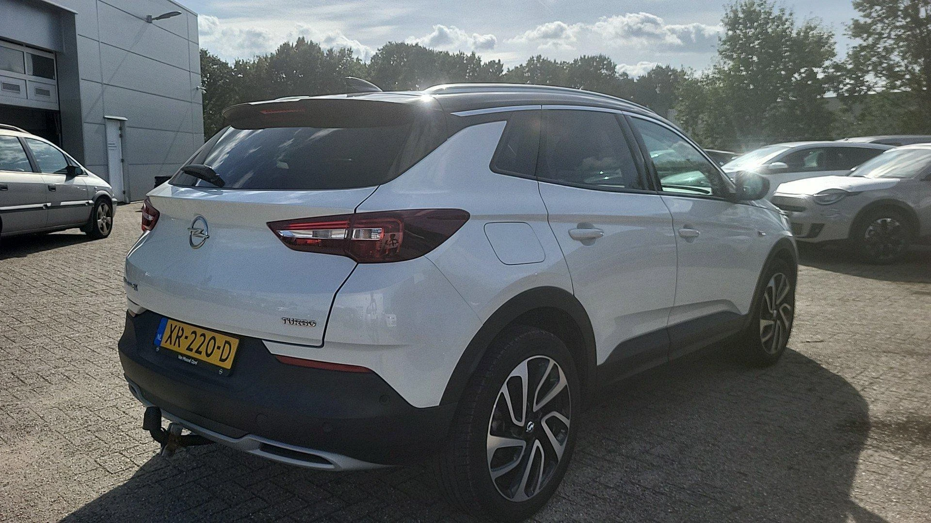 Opel-Grandland X-image-3