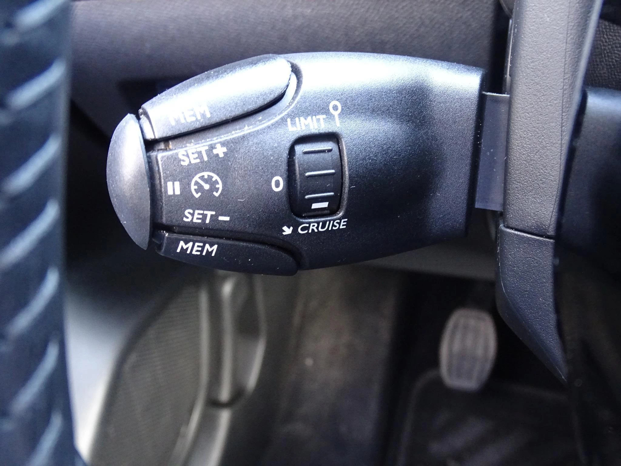 Peugeot 208 1.2T Allure