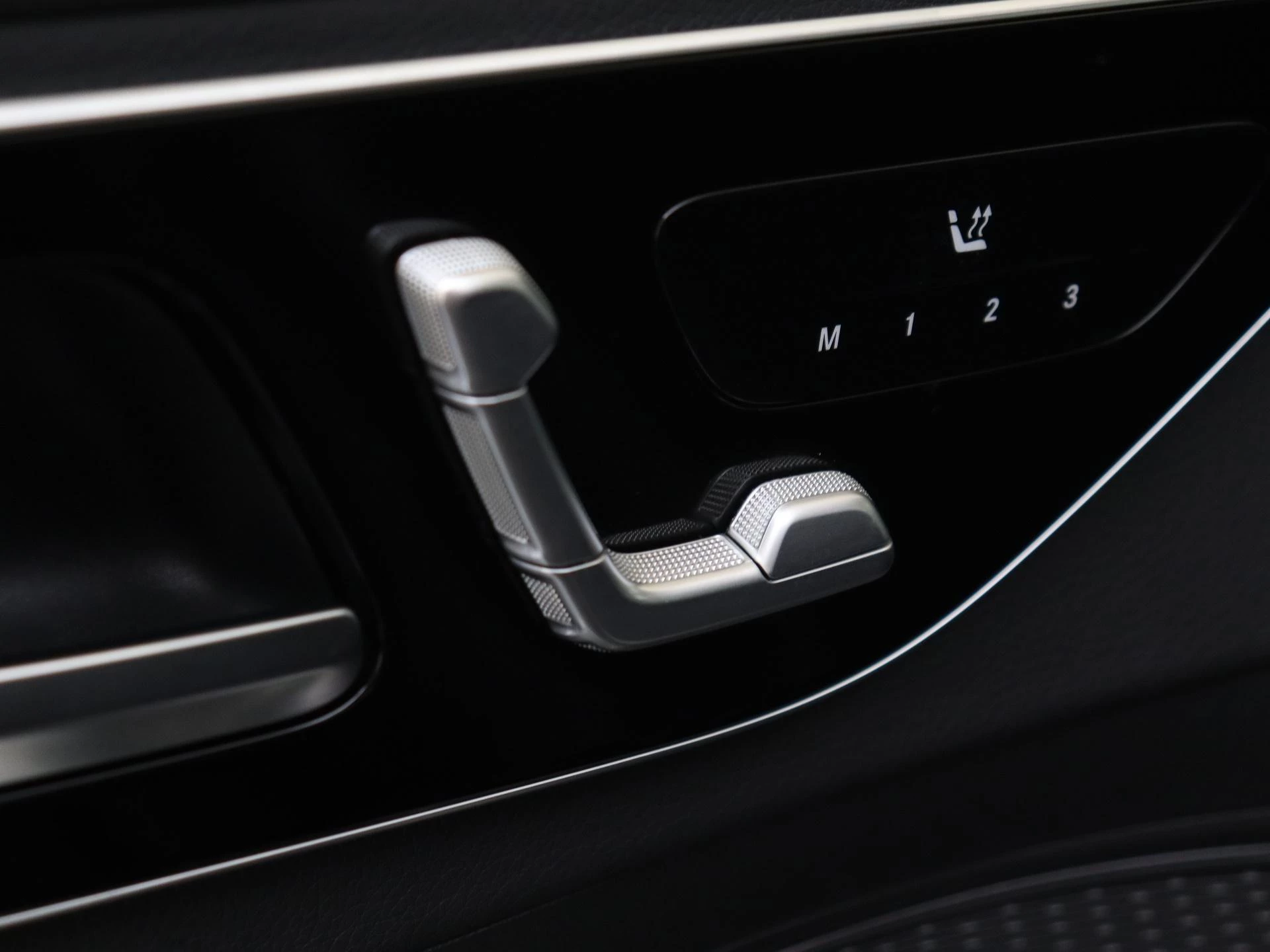 Mercedes-Benz-C-Klasse-image-24