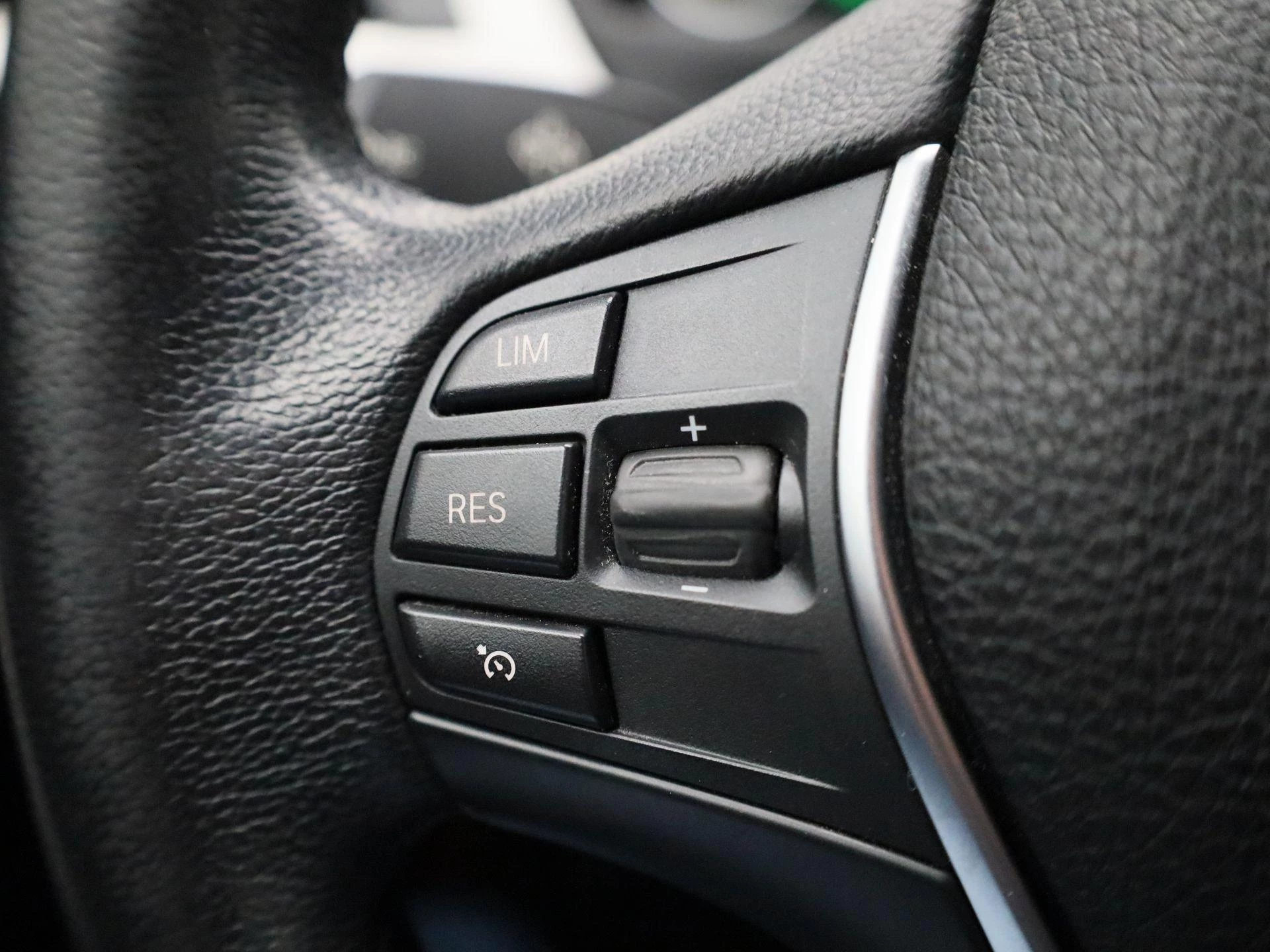 BMW-3 Serie-image-18