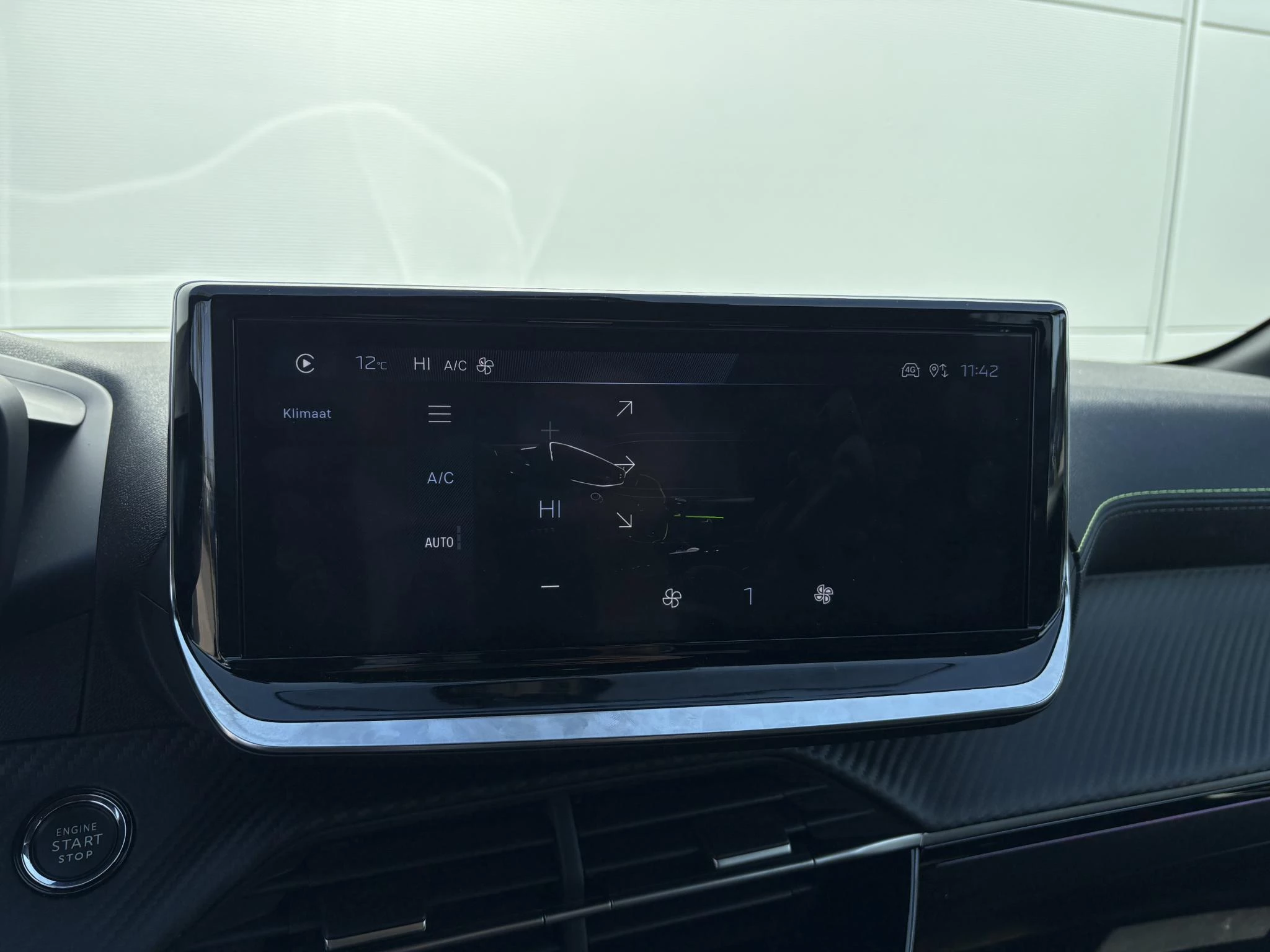 Peugeot-208-image-20