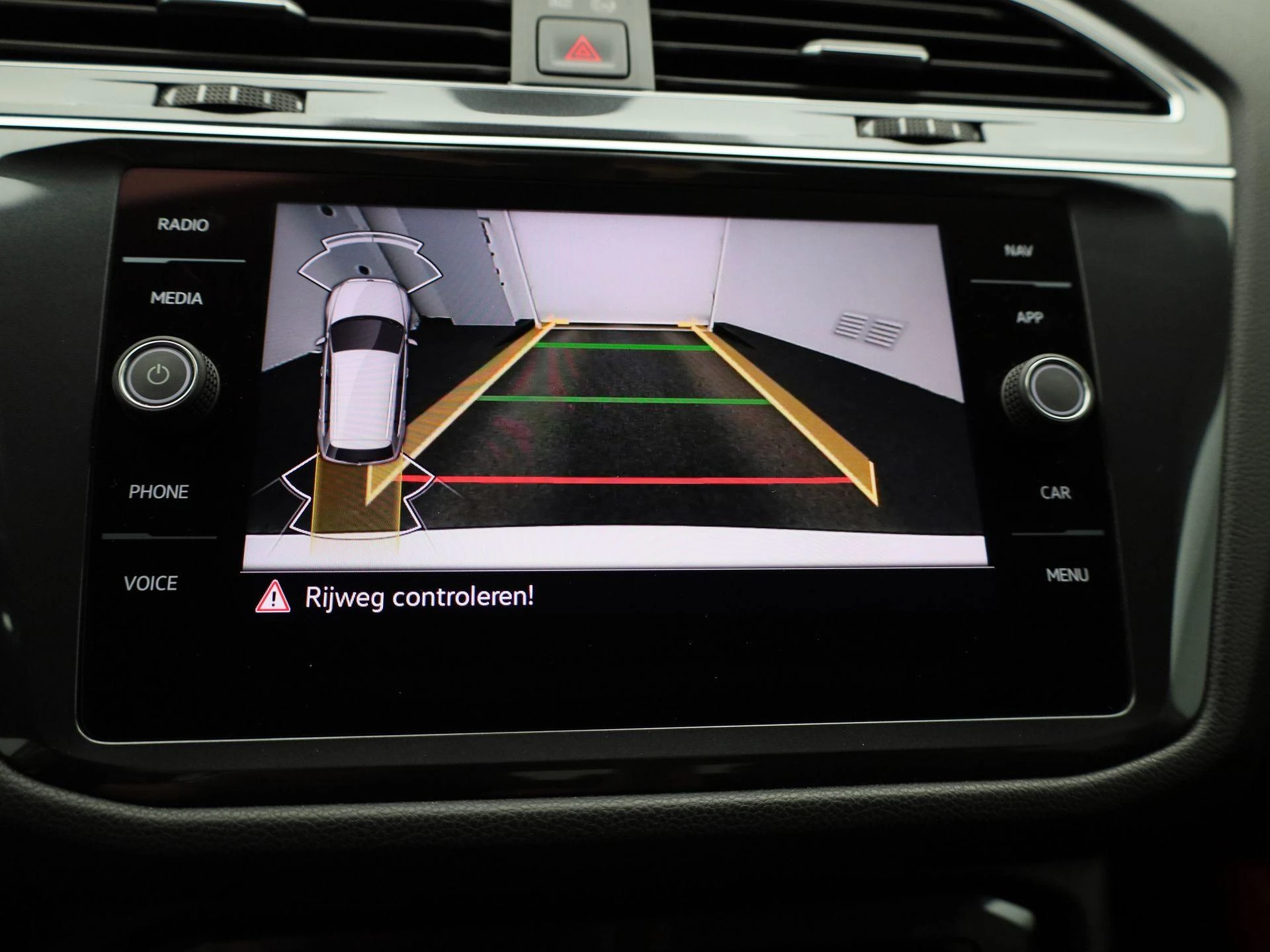 Volkswagen-Tiguan-image-32