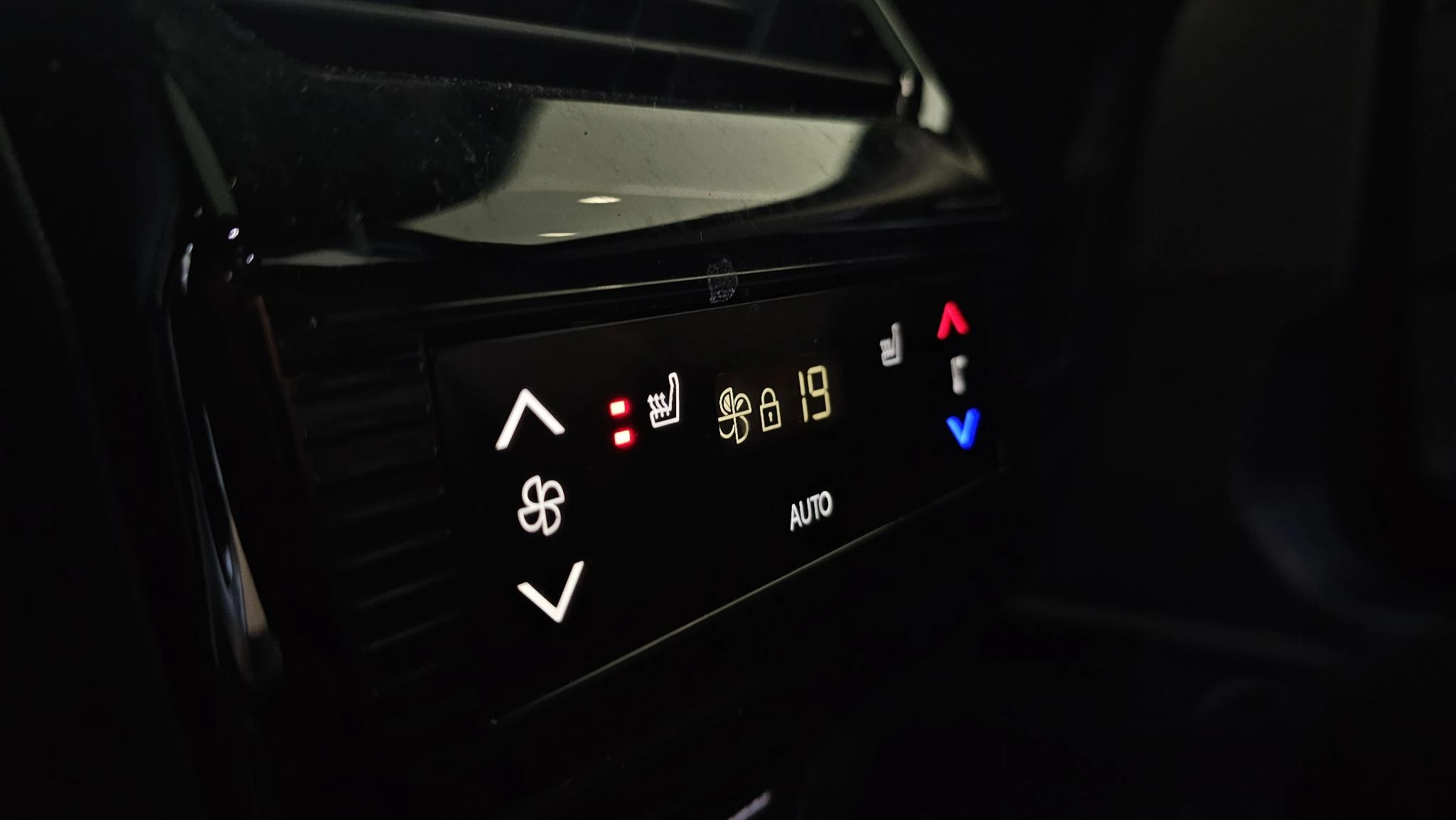Peugeot-e-5008-image-23