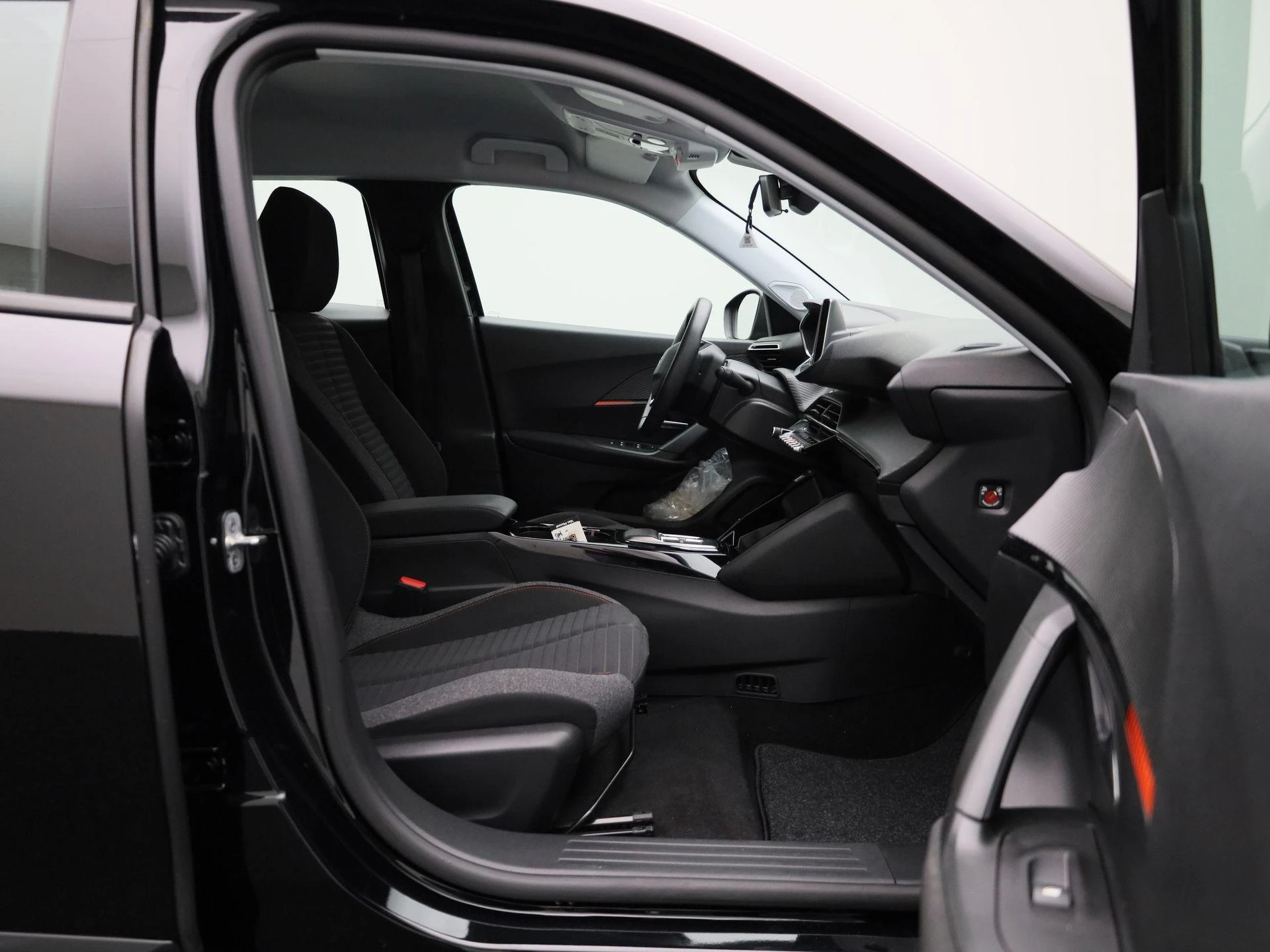 Peugeot e-2008 EV Active 50 kWh