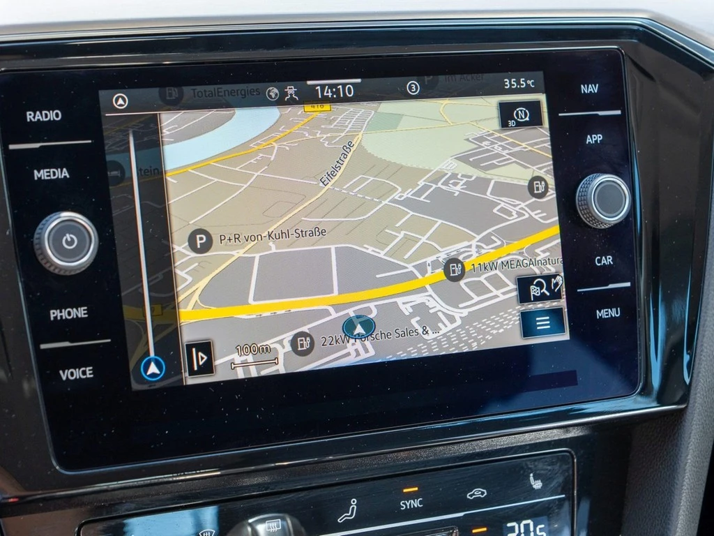 Volkswagen-Passat-image-13