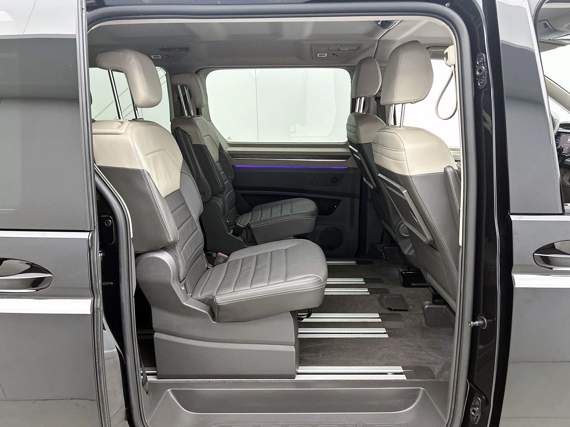Volkswagen-Multivan-image-29