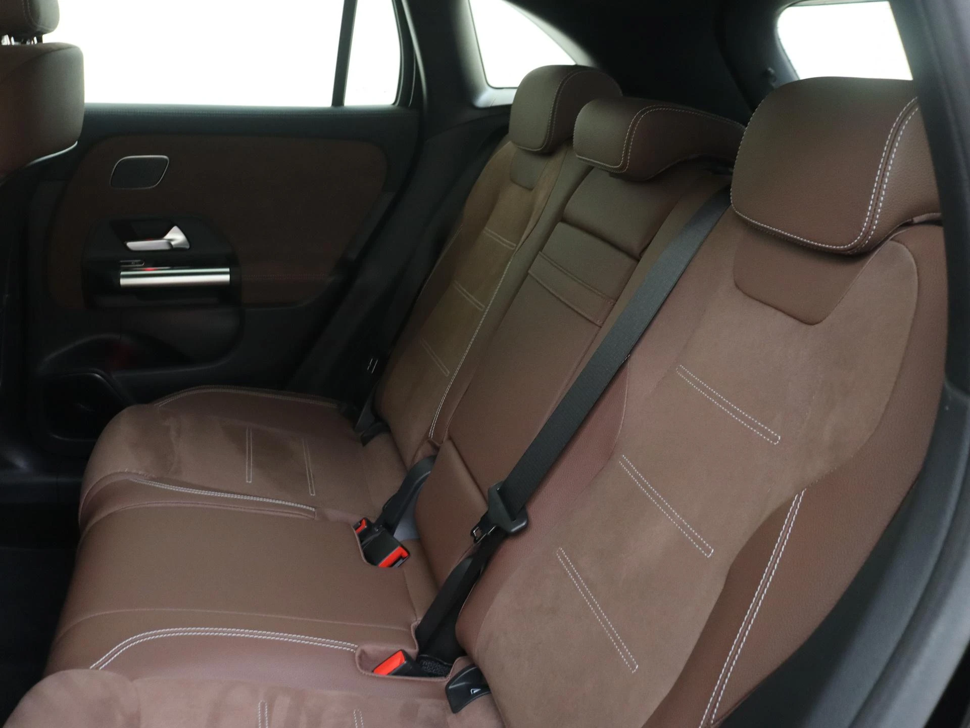 Mercedes-Benz-GLA-image-15