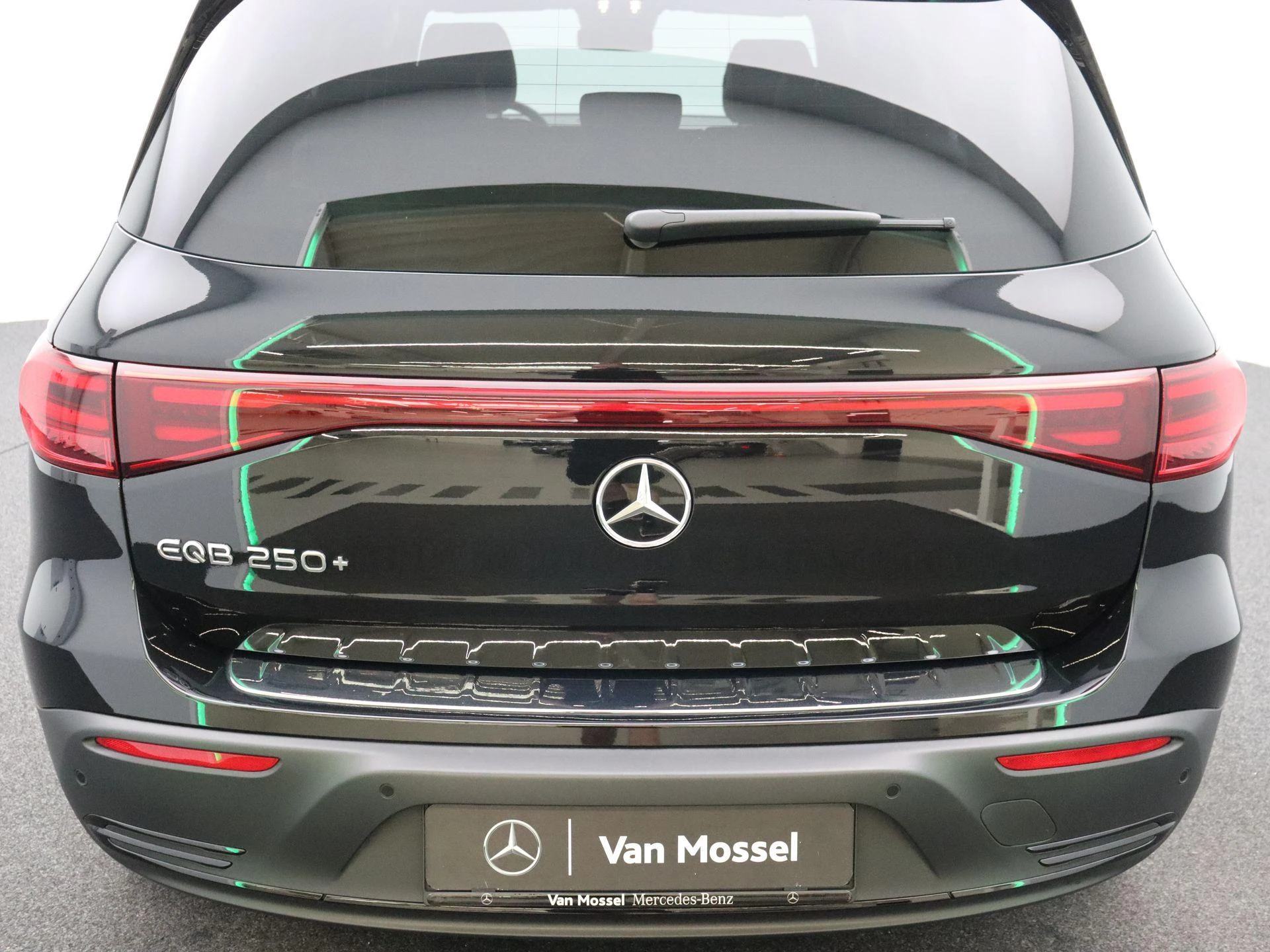 Mercedes-Benz EQB 250+ Luxury Line + ELECTRIC ART ADVANCED PLUS + CARPLAY +