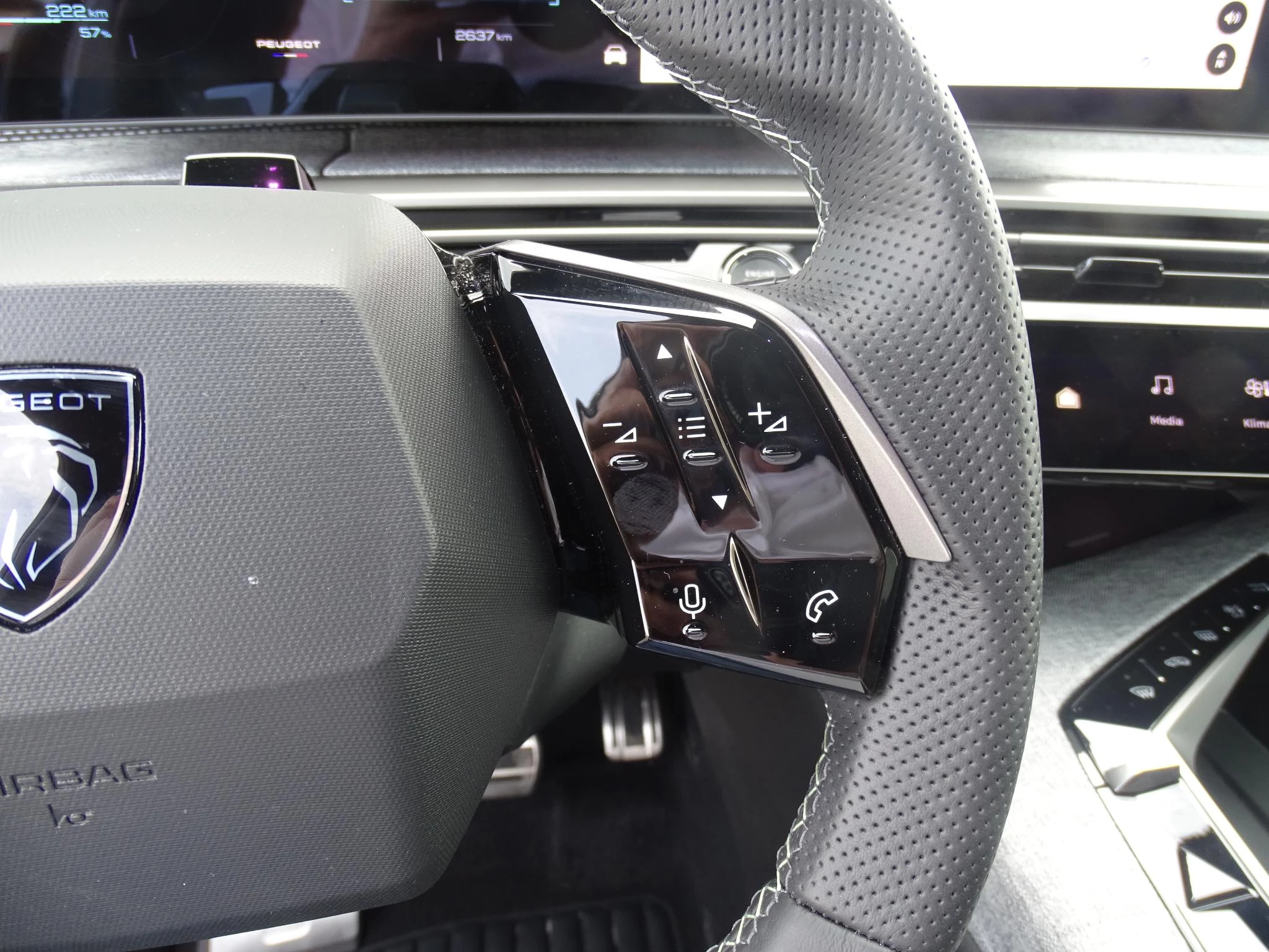 Peugeot-e-5008-image-27