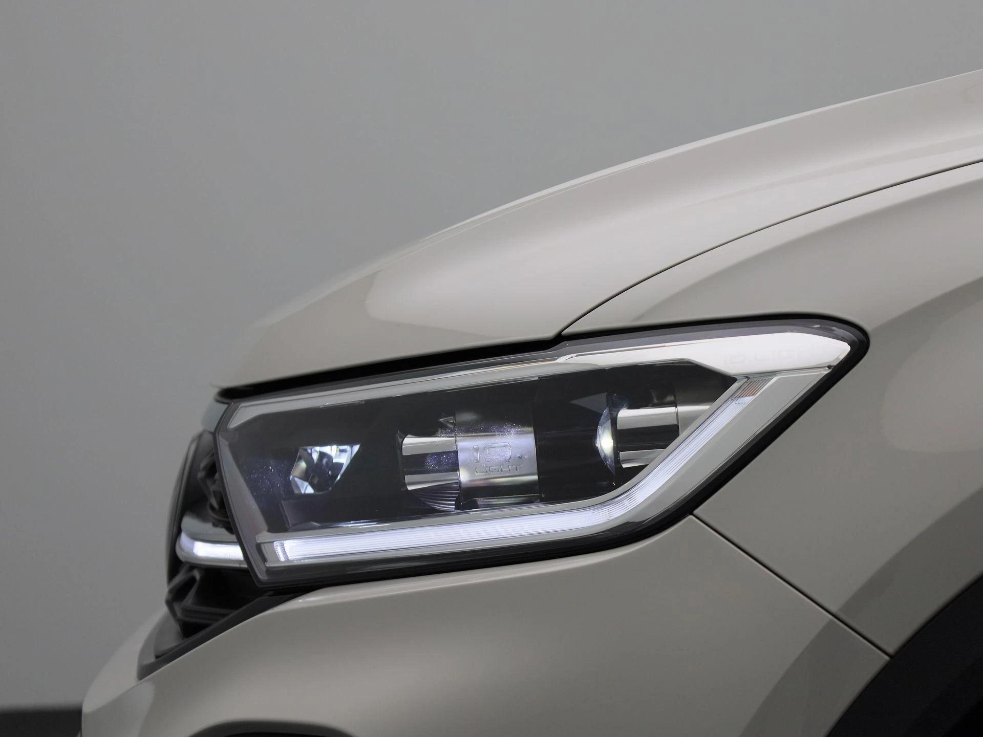 Volkswagen-T-Roc-image-17
