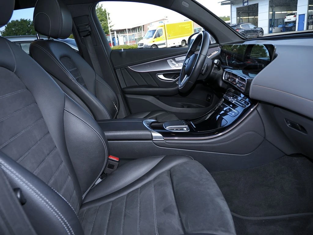 Mercedes-Benz-EQC 400-image-11