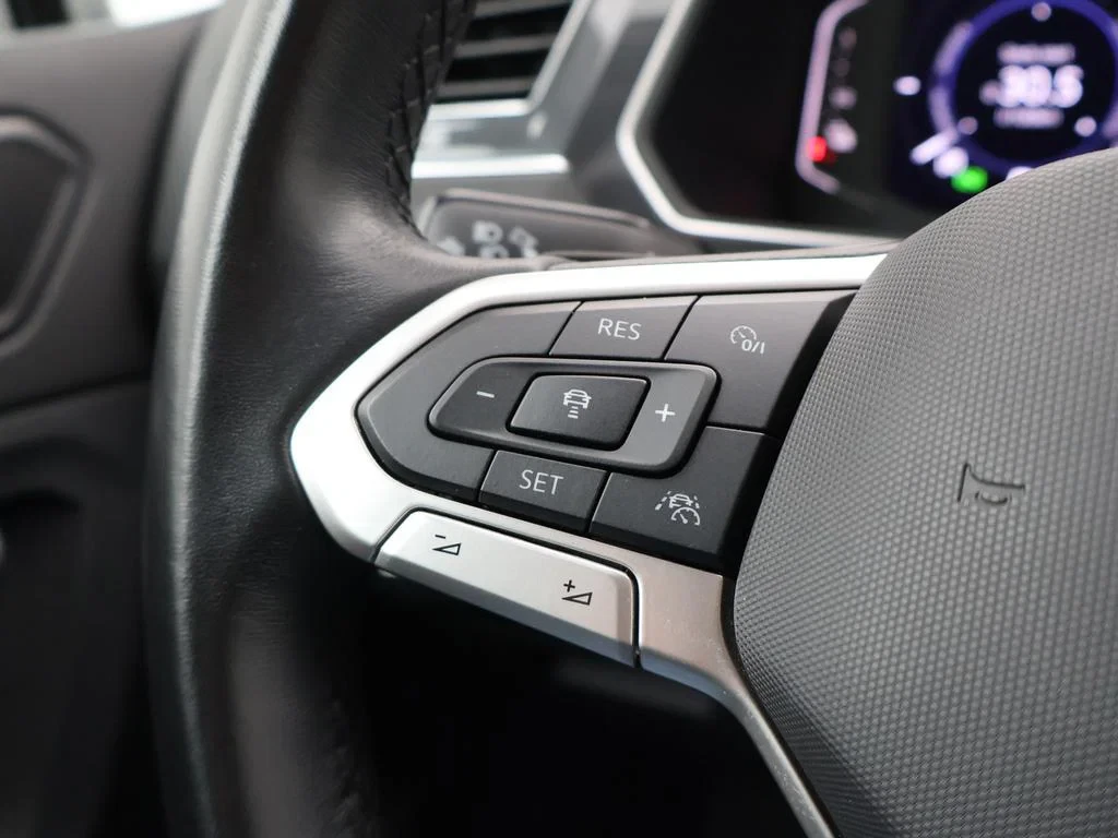 Volkswagen-Tiguan-image-17