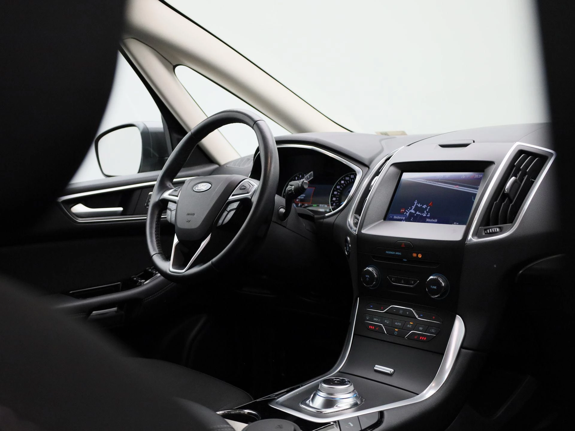 Ford-Galaxy-image-34