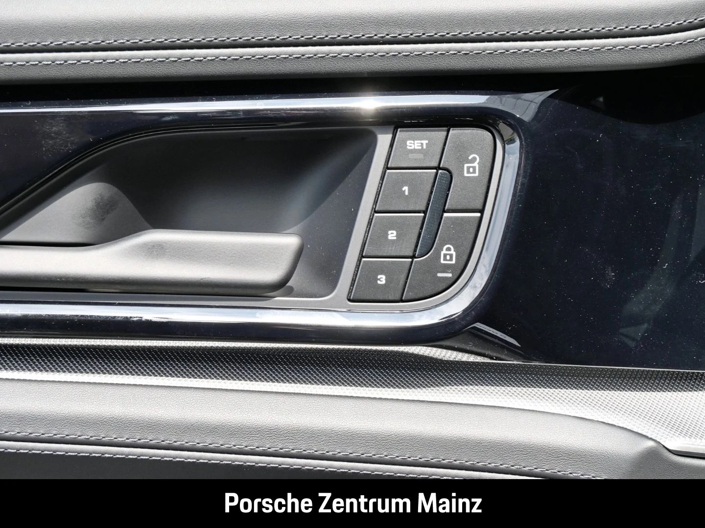 Porsche-Panamera-image-29