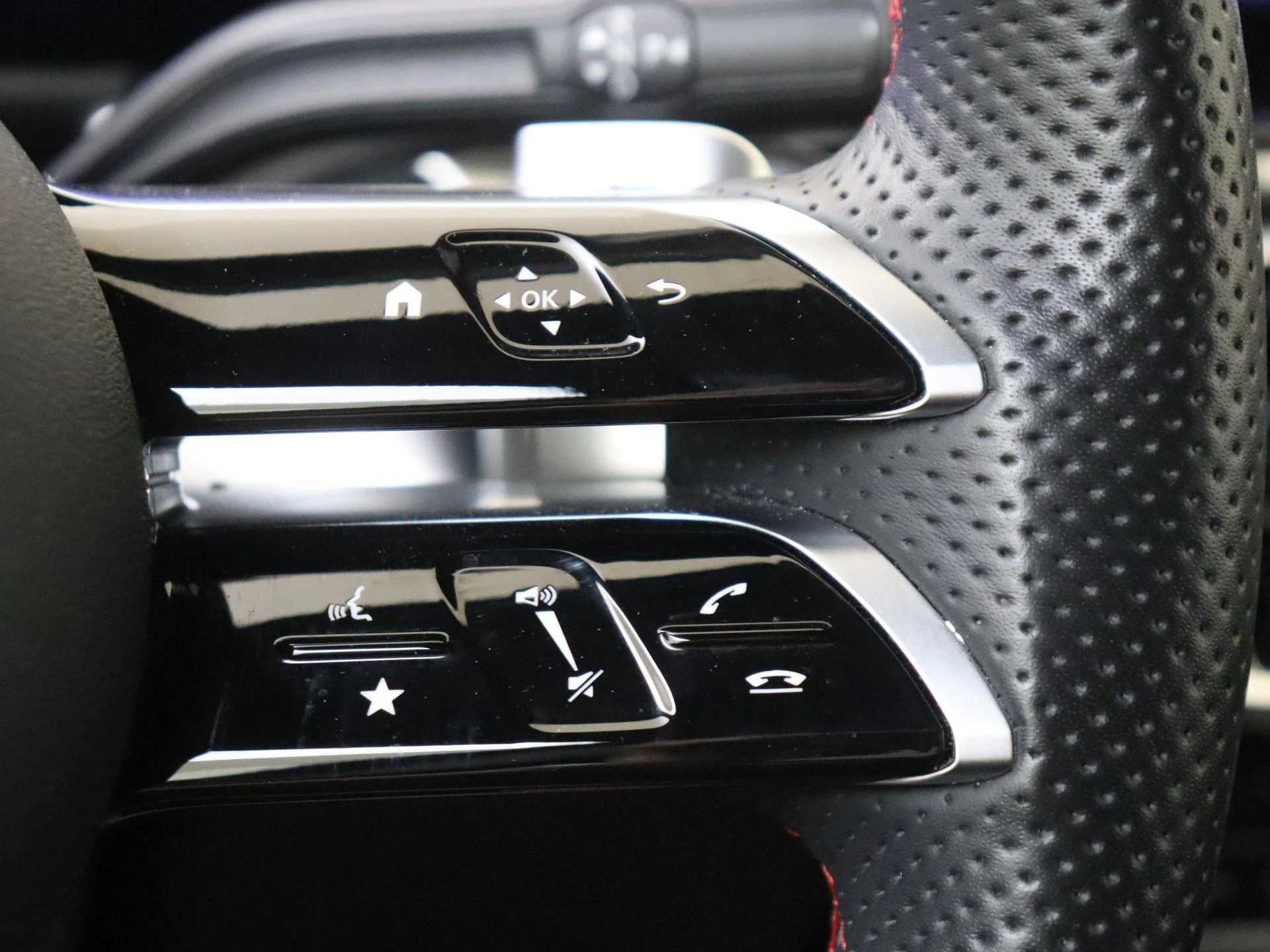 Mercedes-Benz-EQB-image-12