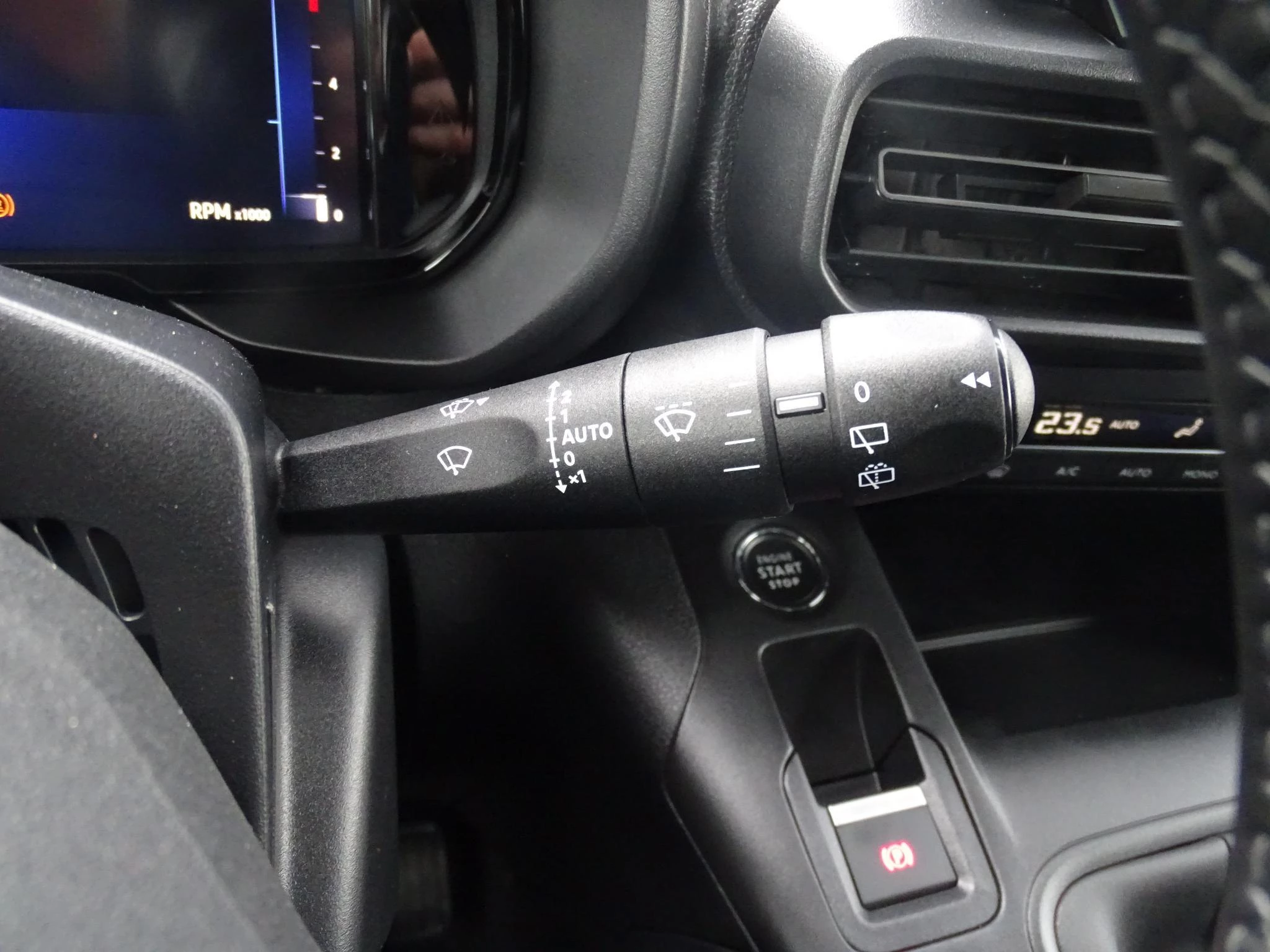 Opel Combo Life 1.2T Edition+gps+camera+park pilot achteraan