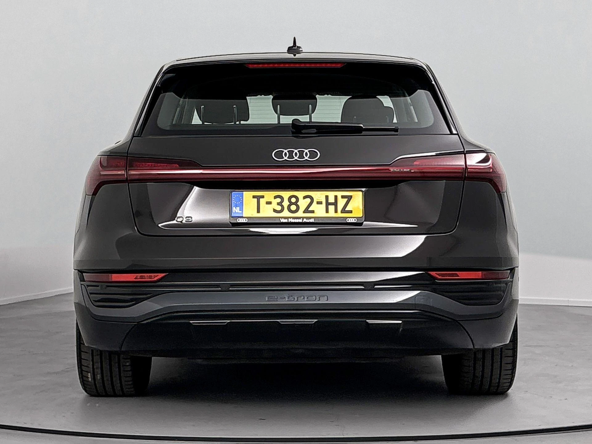 Audi-Q8 e-tron-image-2