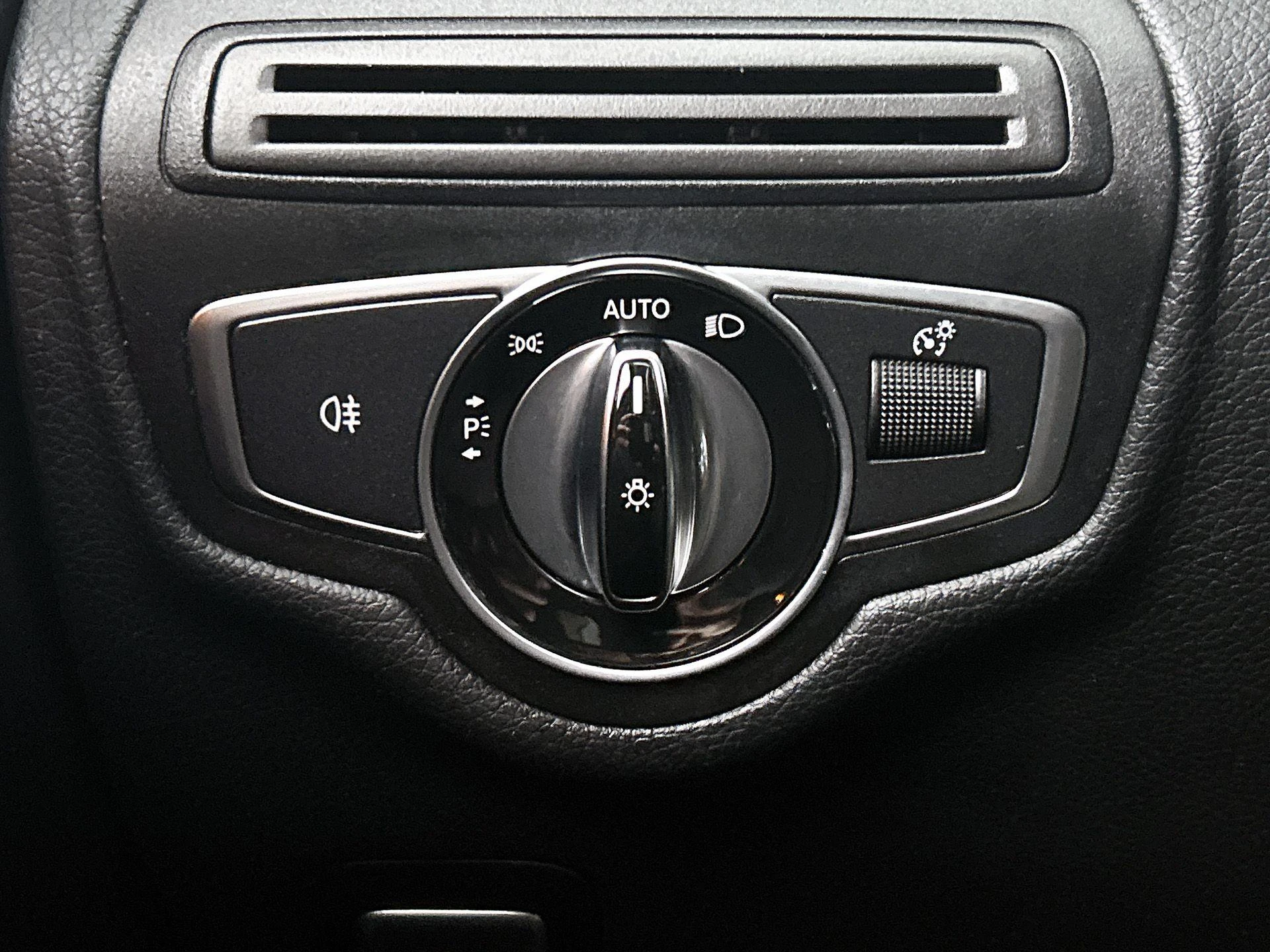 Mercedes-Benz-GLC-image-23