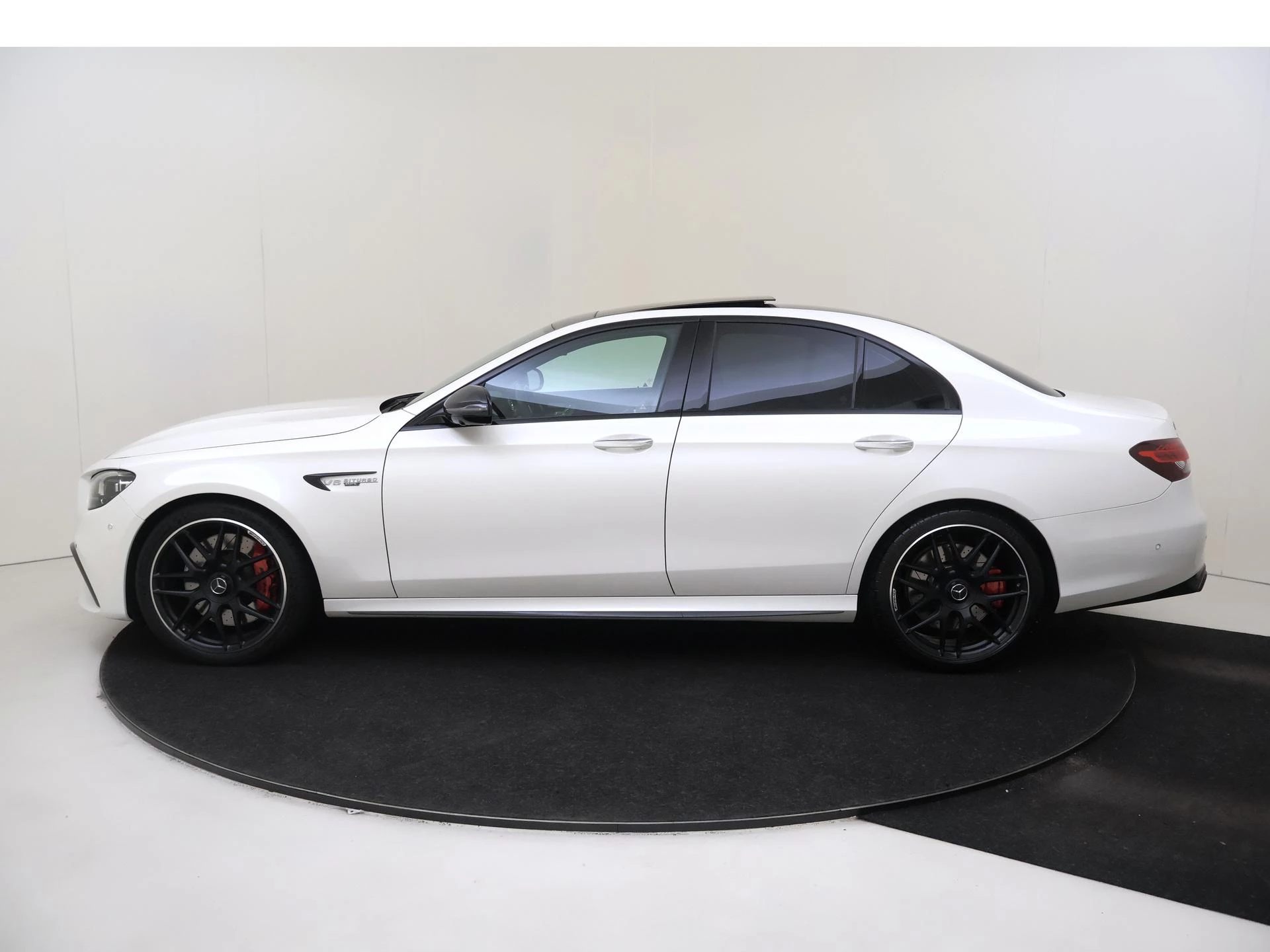 Mercedes-Benz-E-Klasse-image-1