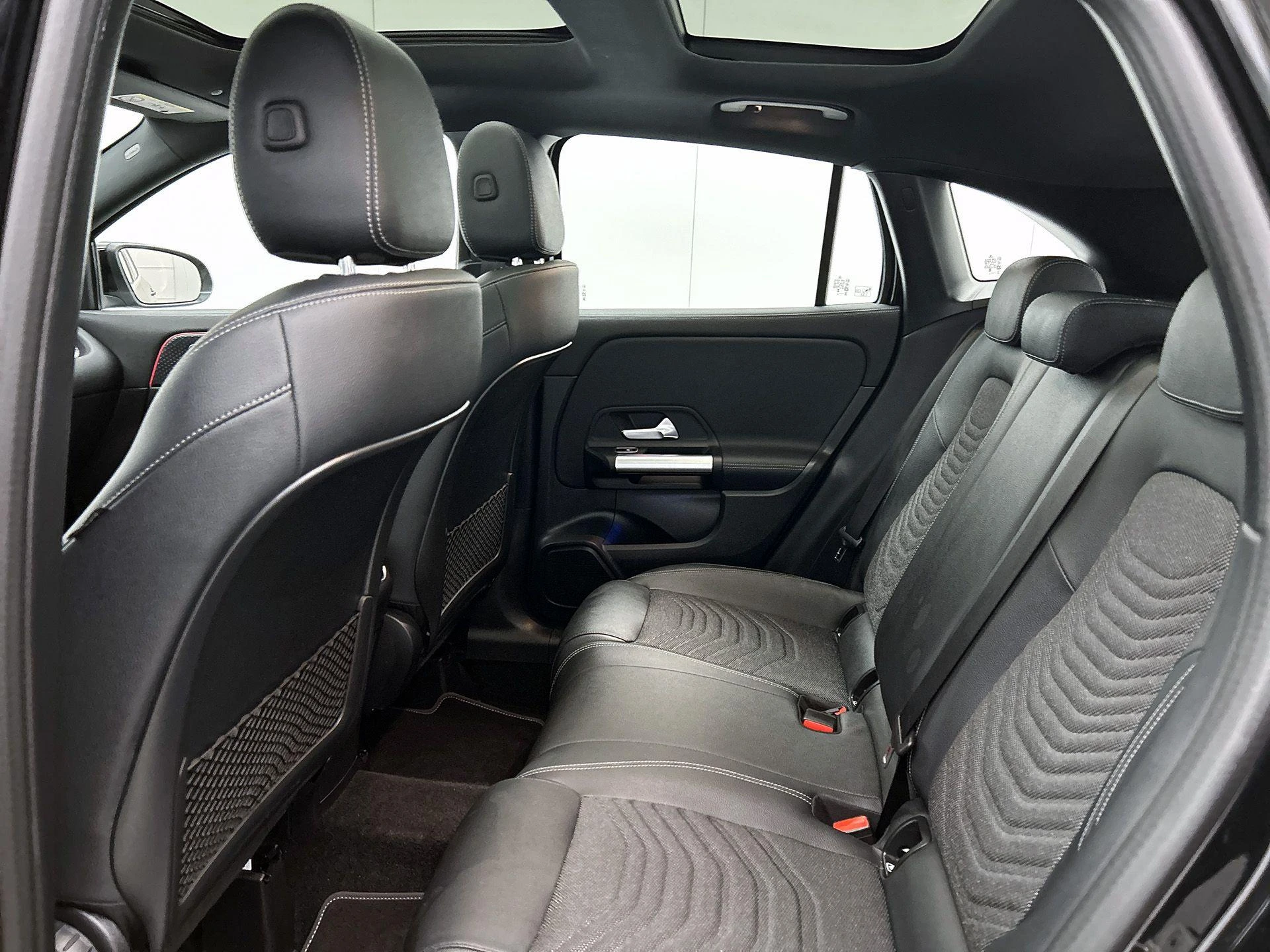Mercedes-Benz-GLA-image-26