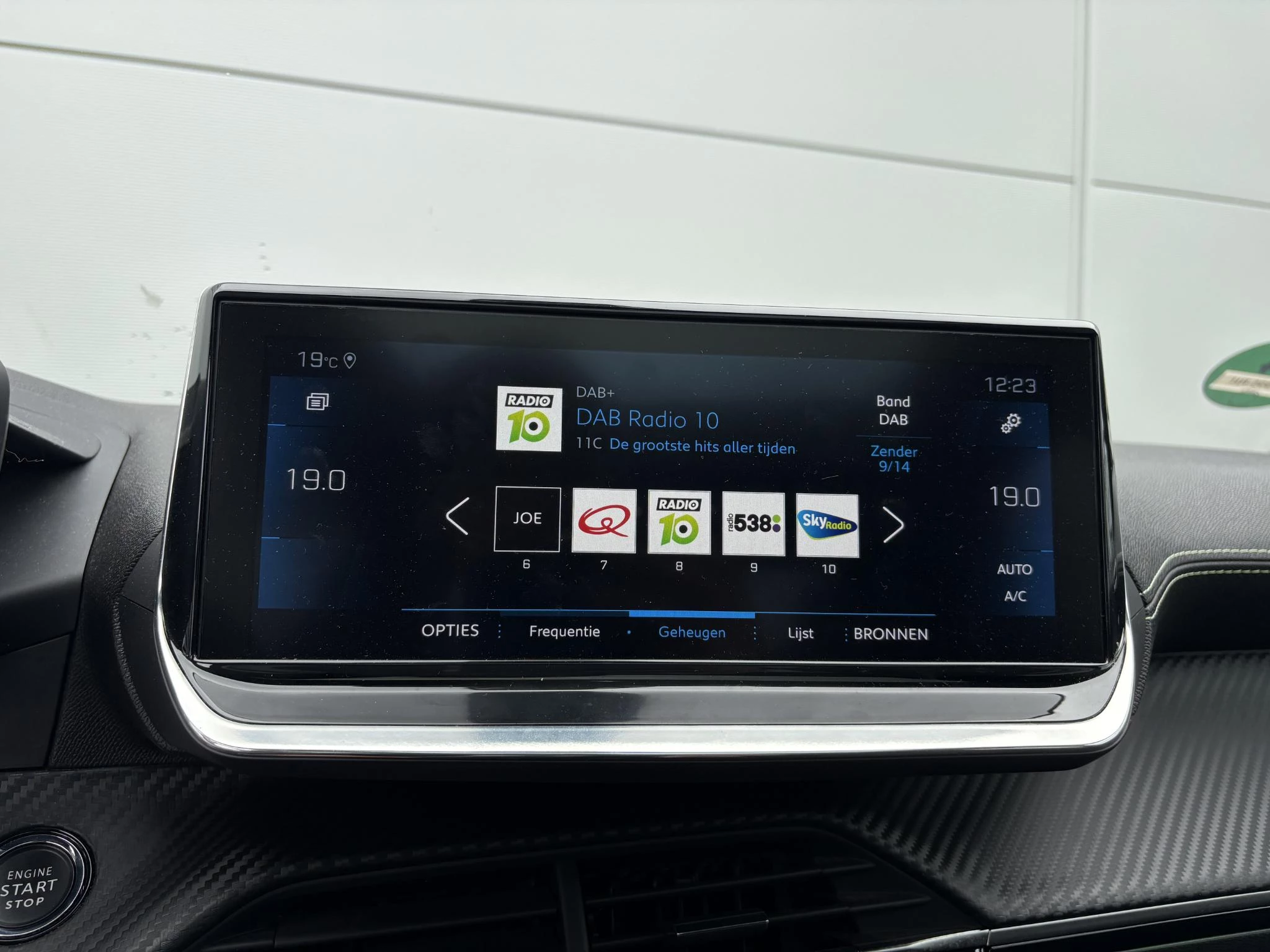 Peugeot-208-image-21