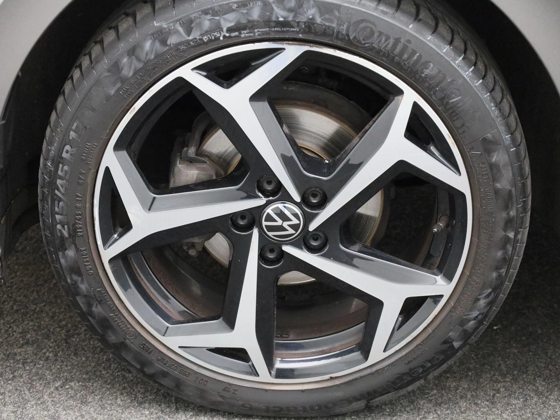 Volkswagen-Polo-image-13