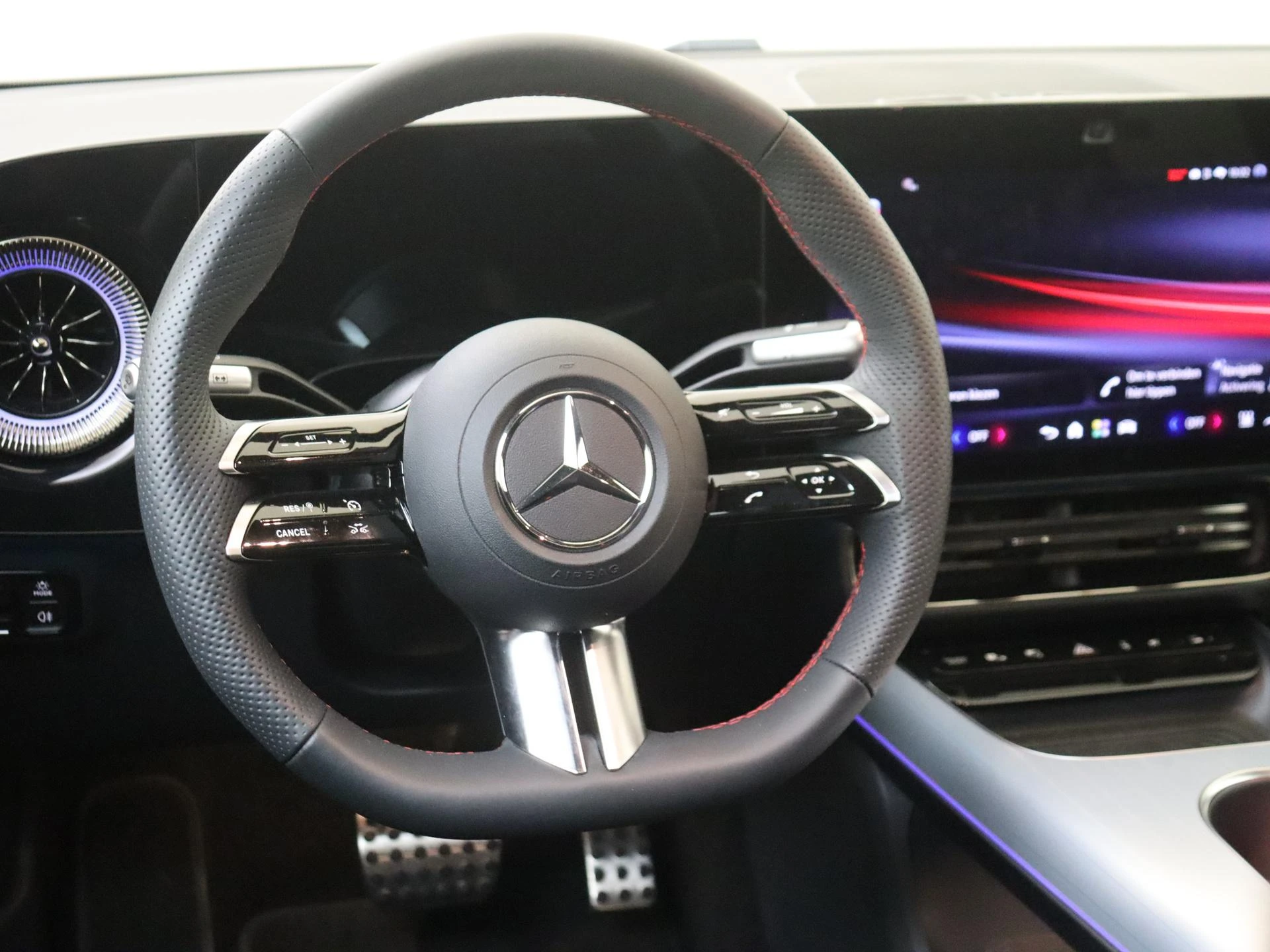 Mercedes-Benz-CLA-image-8