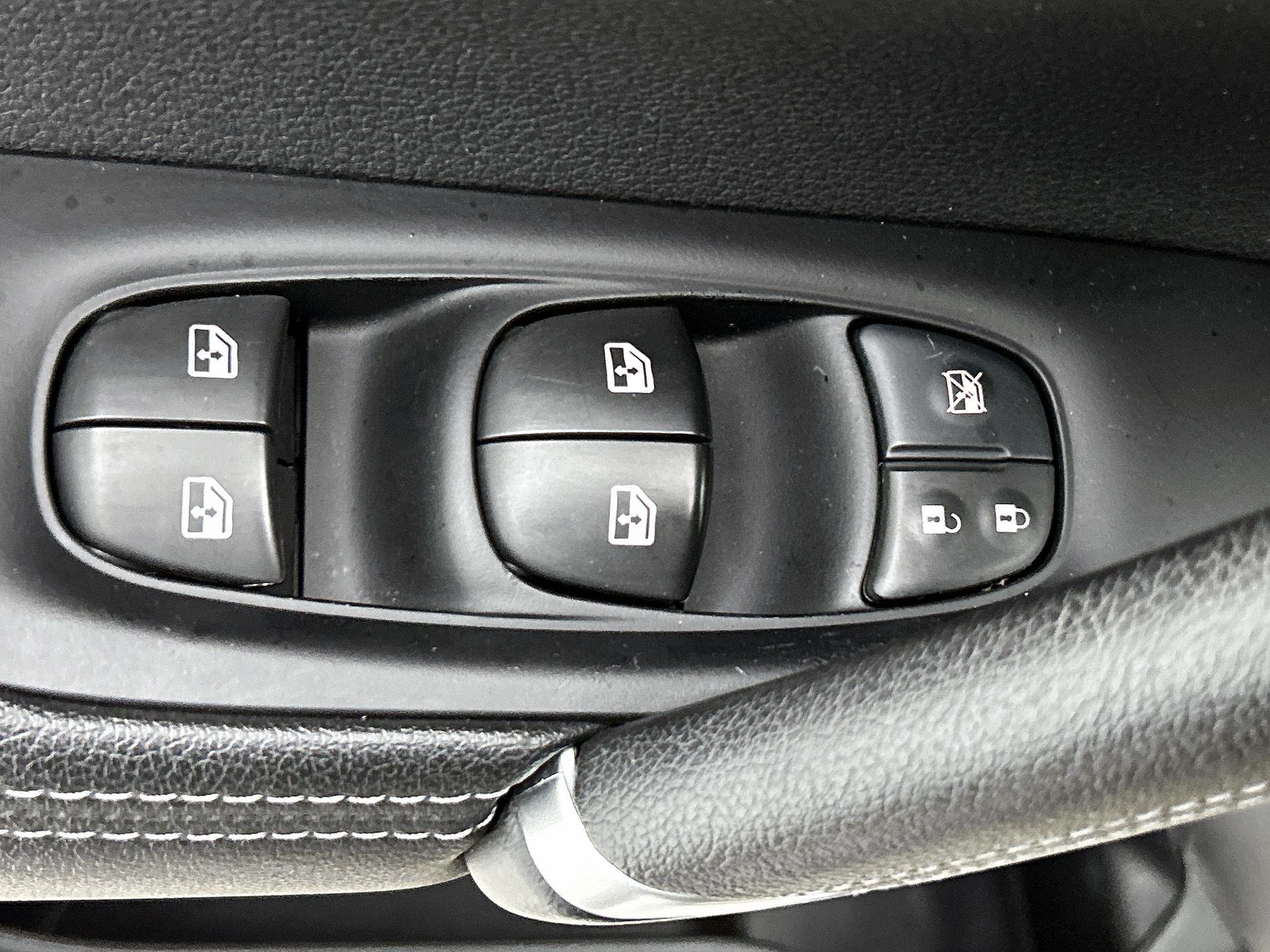 Nissan-QASHQAI-image-35